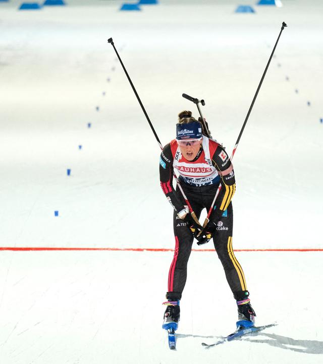 Biathletin Marlene Fichtner kommt beim Weltcup in Kontiolahti ins Ziel