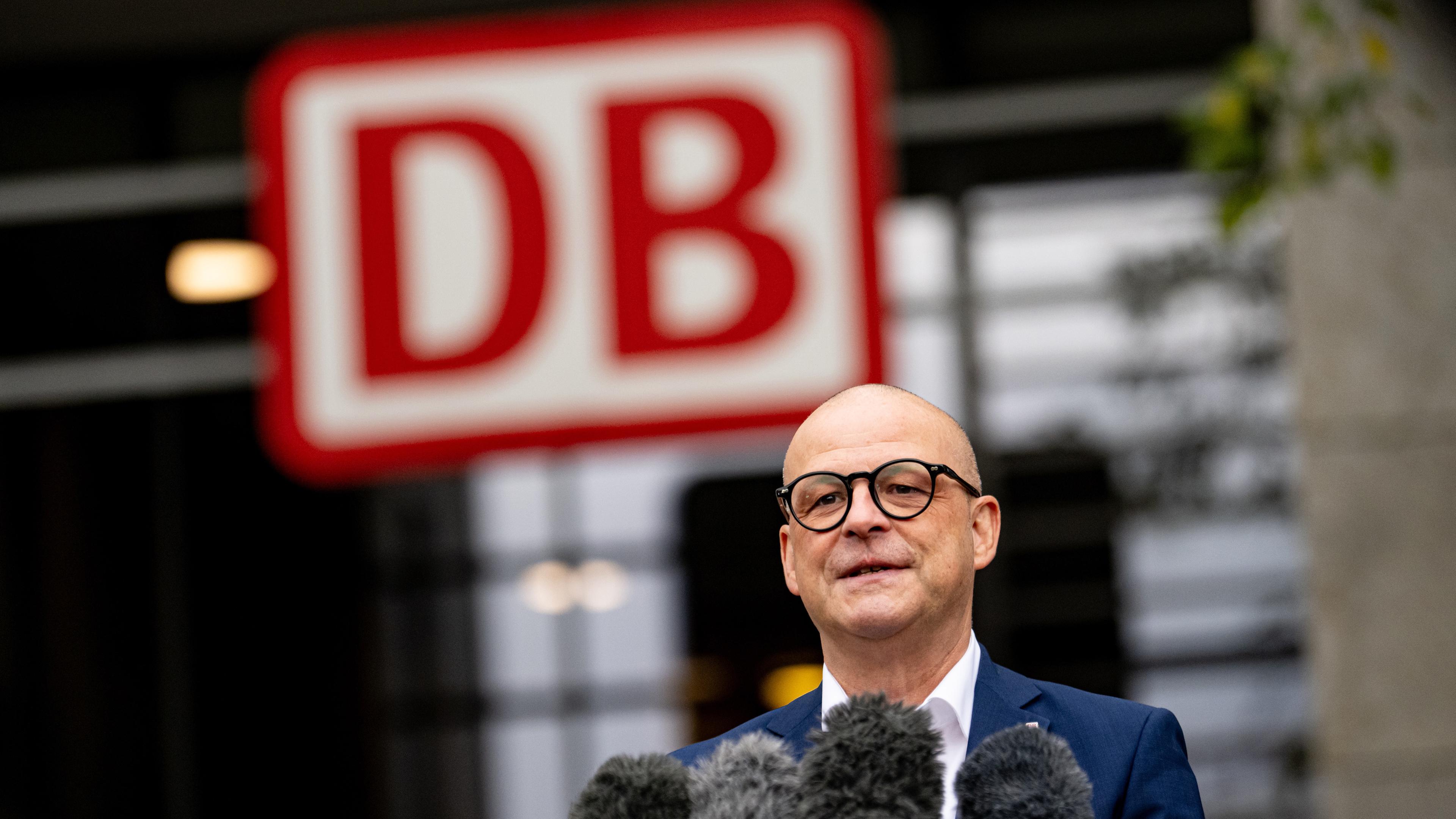Martin Seiler, DB-Personalvorstand, gibt zum Auftakt der Tarifverhandlungen zwischen der Deutschen Bahn und der GDL ein Statement.