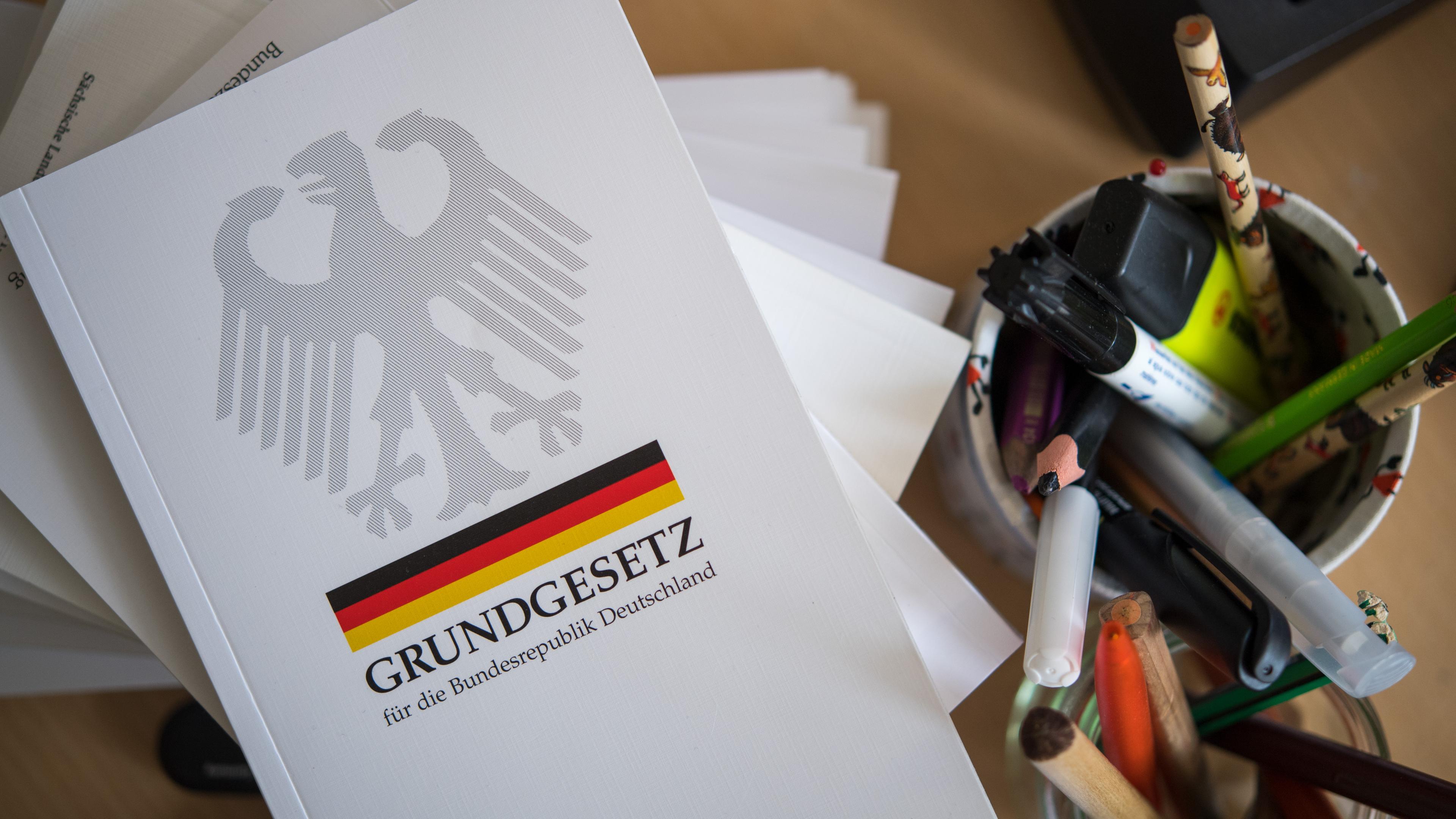 Eine Ausgabe des Grundgesetz