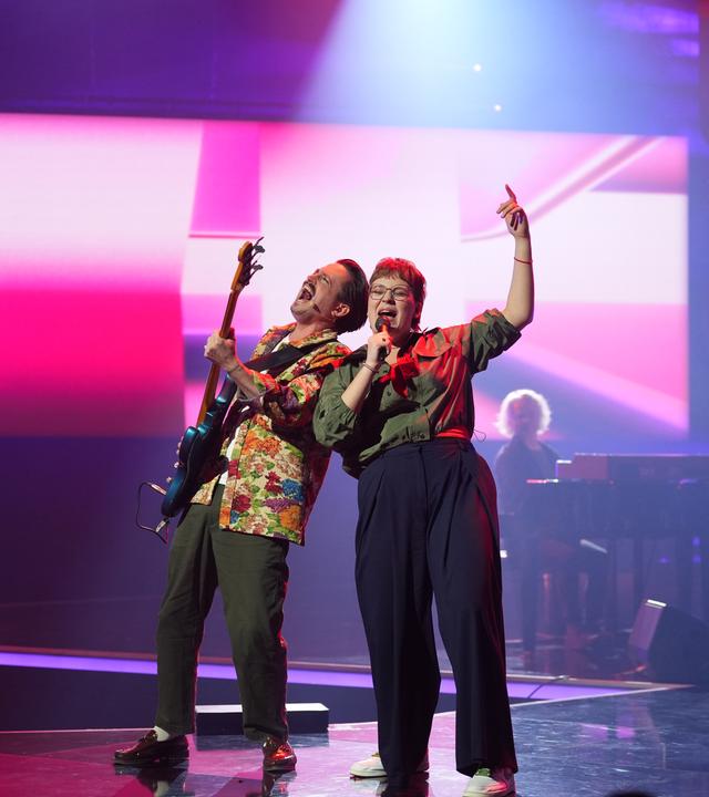 Matilda und Marti im Finale performen auf der "Dein Song" Bühne ihren Song.