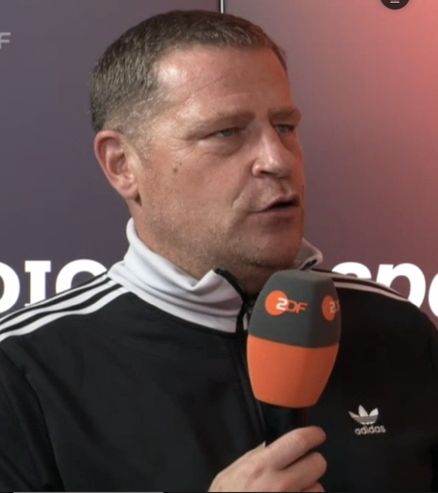 Max Eberl (Sportvorstand FC Bayern München) ist beim Interview.