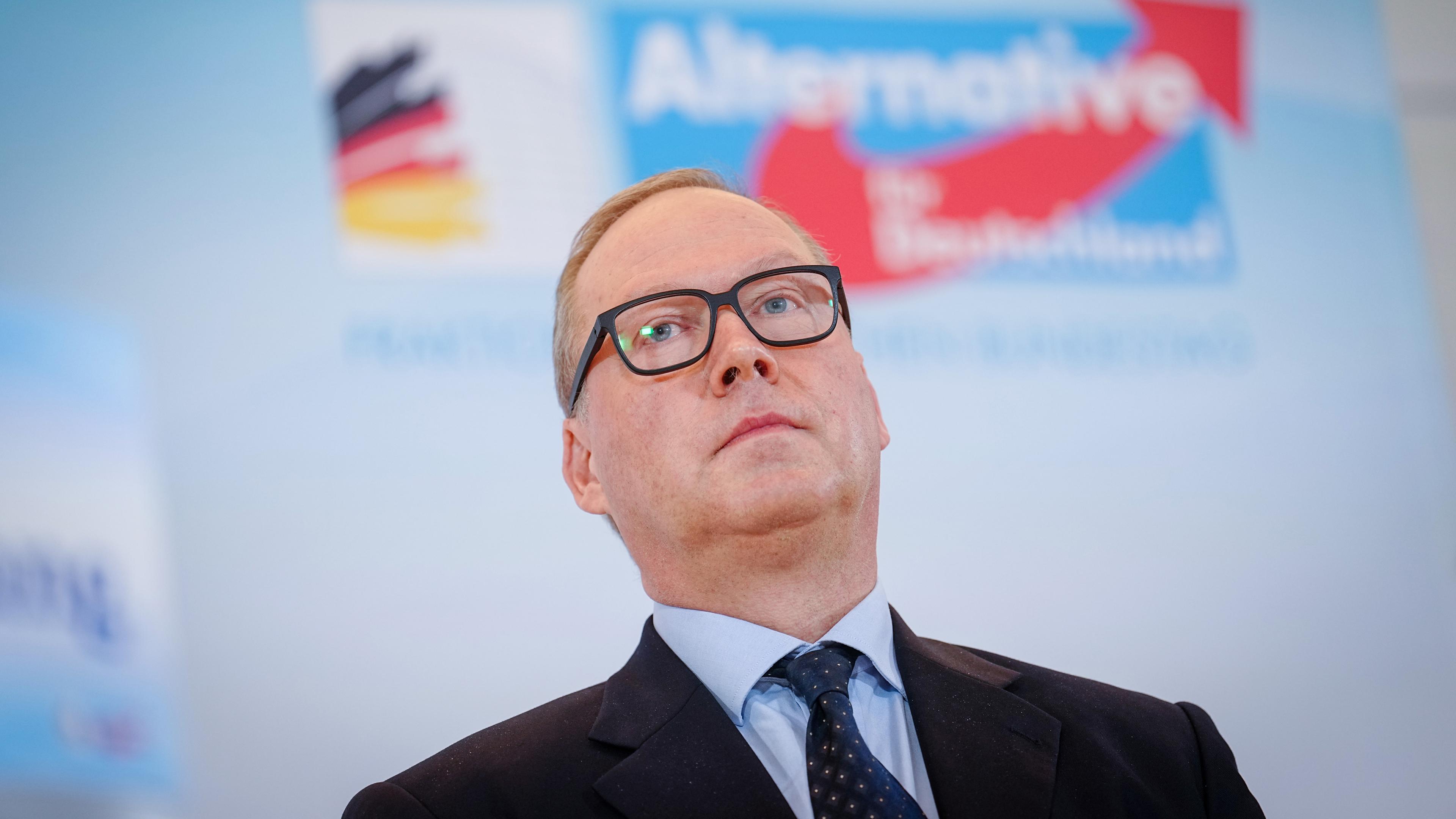 Berlin: Max Otte, Vorsitzender der Werteunion und CDU-Parteimitglied, nimmt an einer Pressekonferenz der AfD zu Beginn der AfD-Fraktionssitzung im Reichtagsgebäude teil.