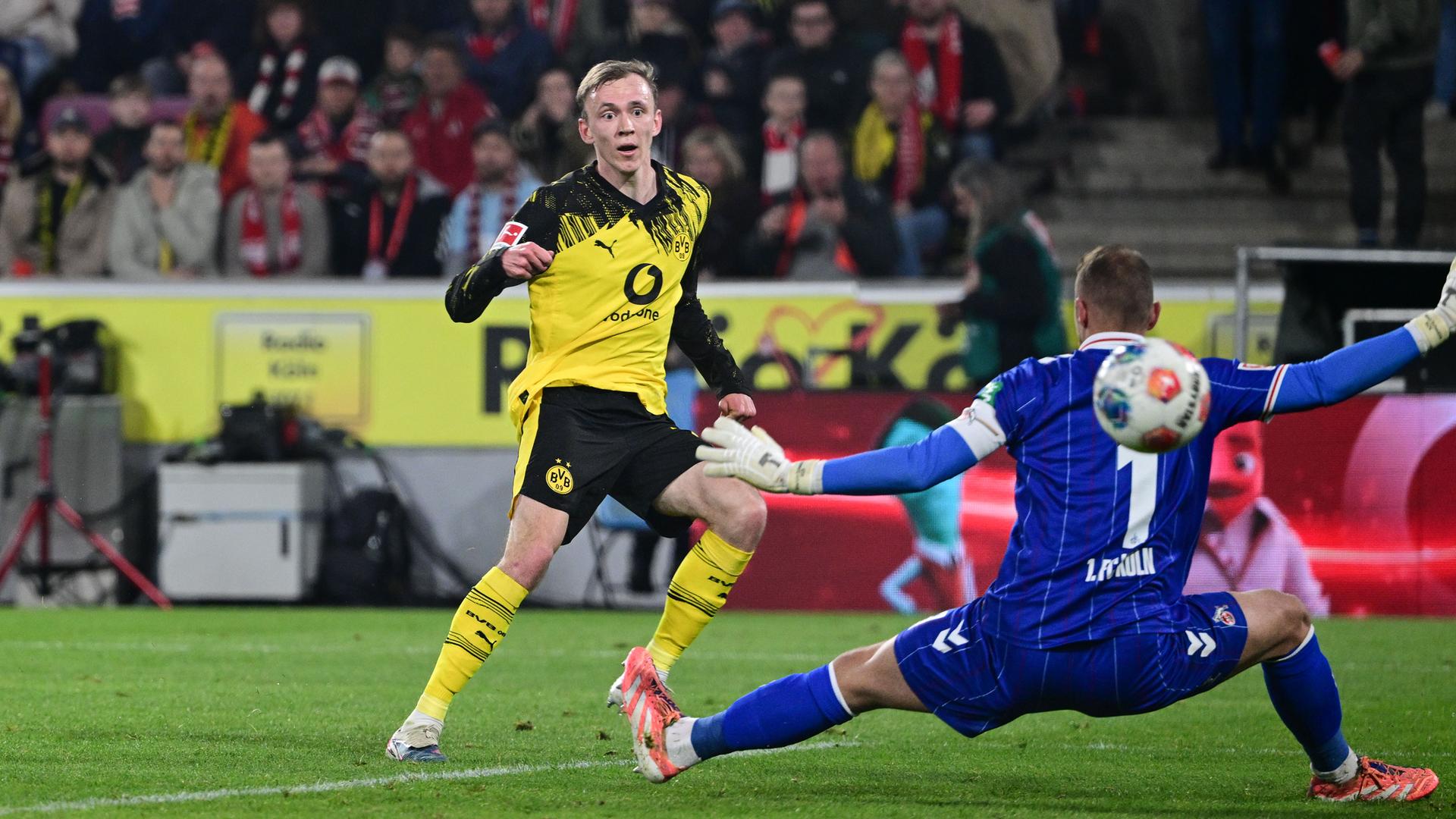 Dortmunds Mittelstürmer Maximilian Beier erzielt das 2:0 für den BVB in der Bundesligapartie gegen den 1. FC Köln