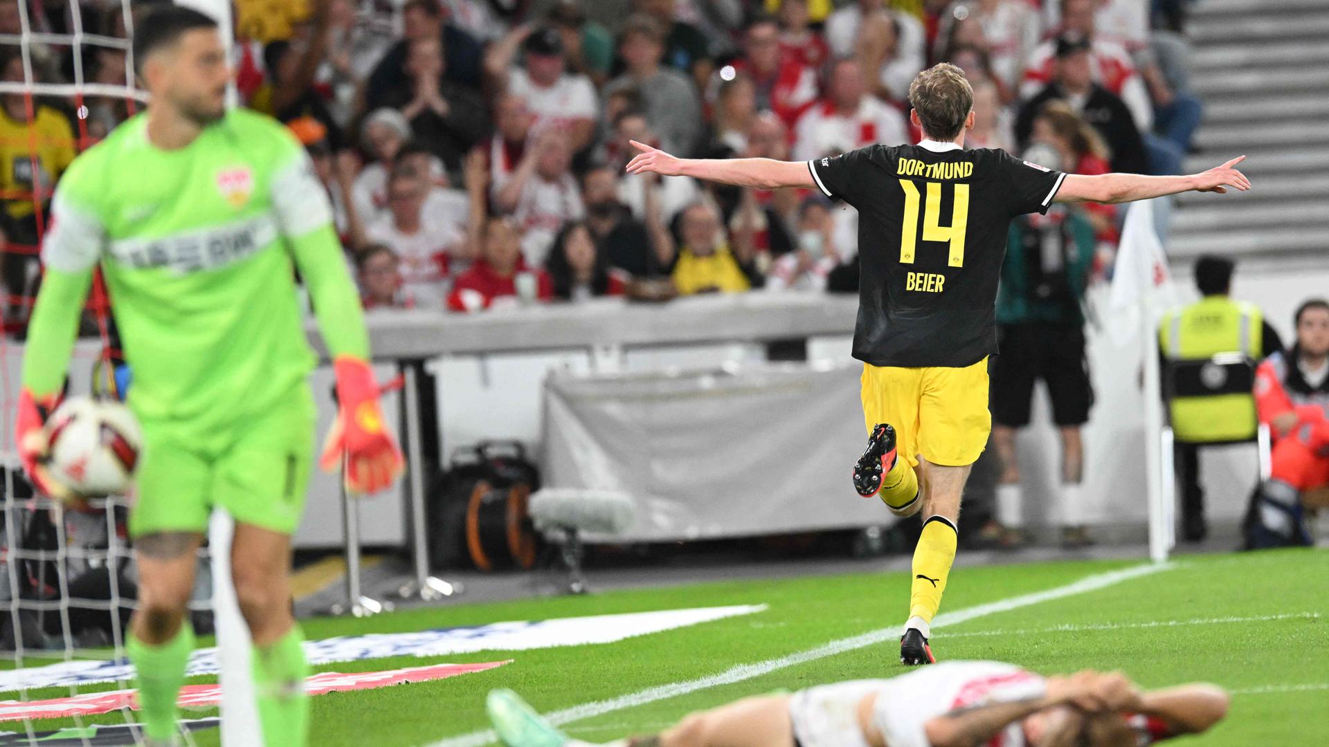 BVB-Torschütze Maximilian Beier jubelt über seinen Siegtreffer gegen Stuttgart