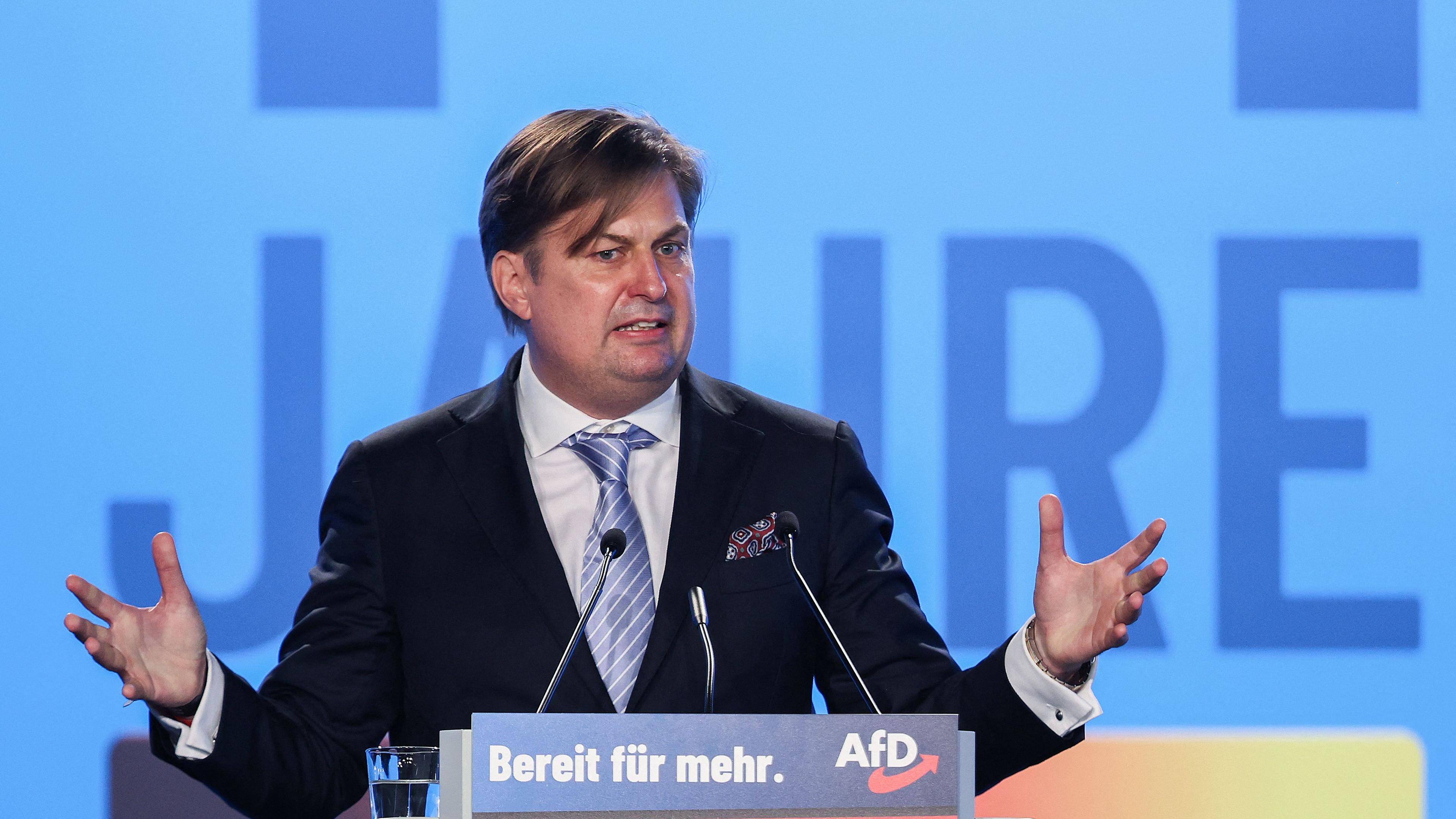 Der EU-Abgeordnete Maximilian Krah hält auf dem AfD-Parteitag in Magdeburg eine Rede