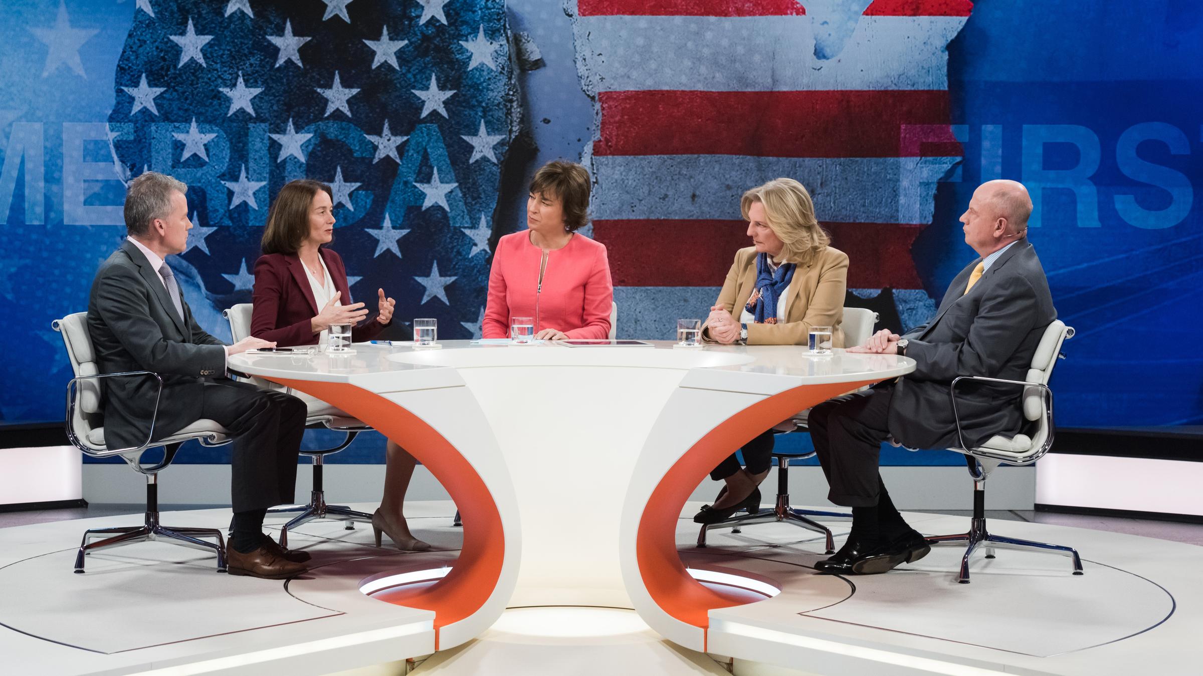 Die Gesprächsrunde des "maybrit illner spezial" vom 11. Oktober 2018