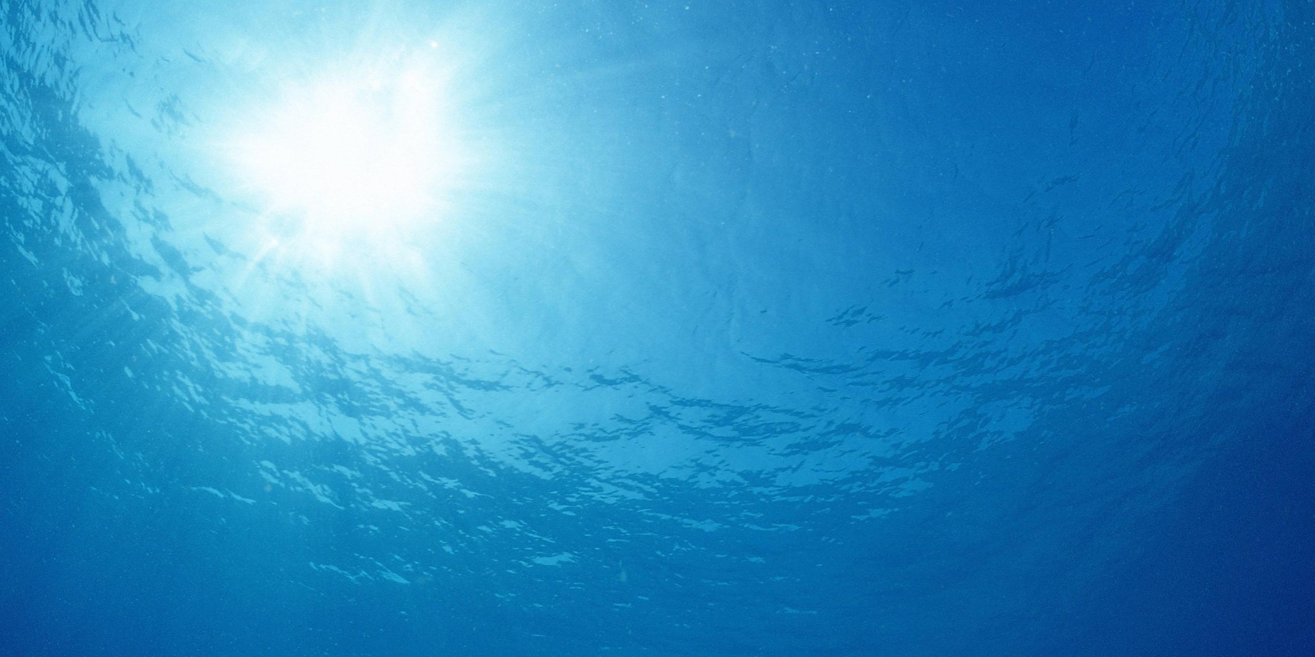 Blick zur Wasseroberfläche