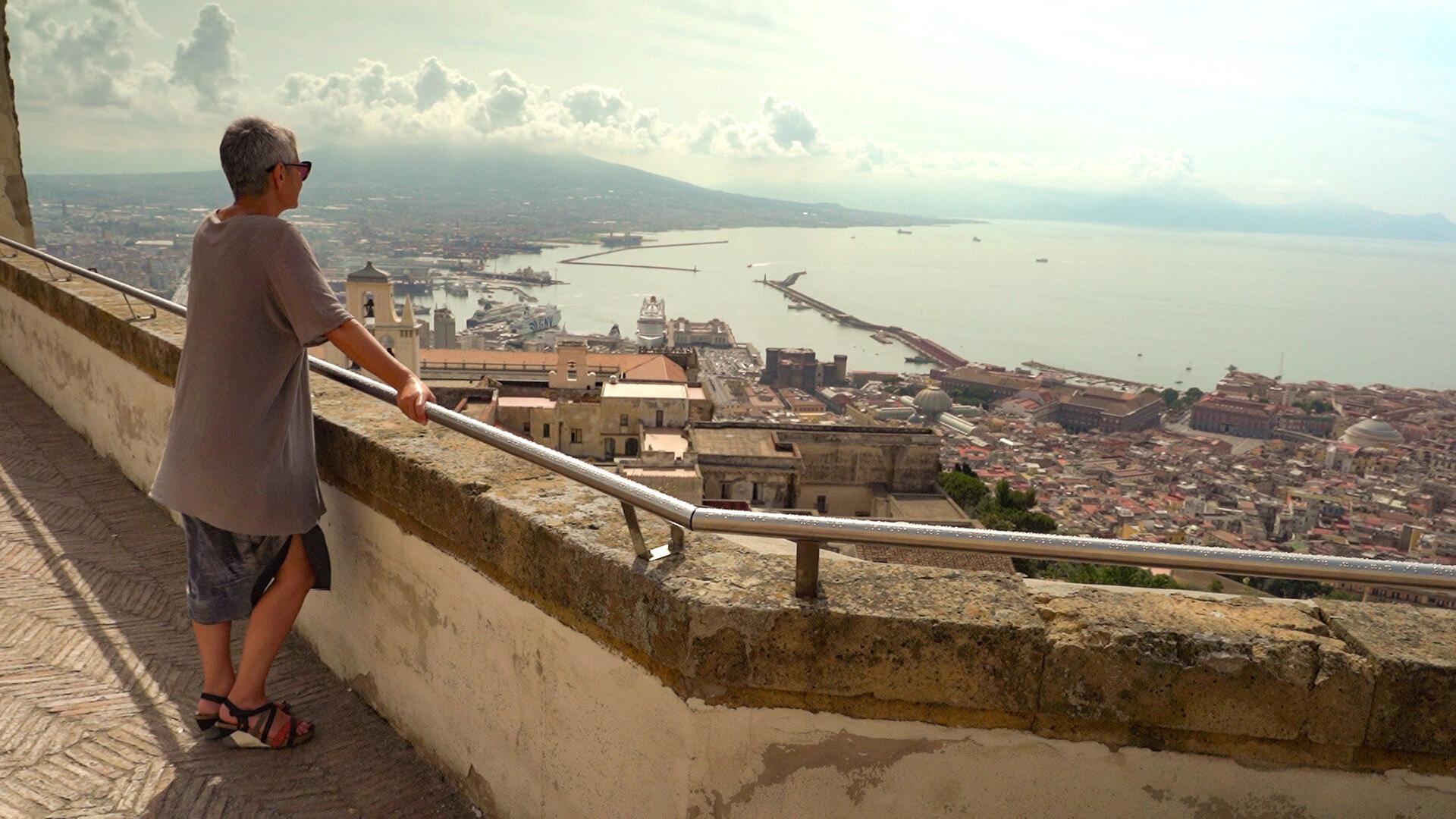 Cornelia Vospernik auf Castel Sant’Elmo über der Stadt