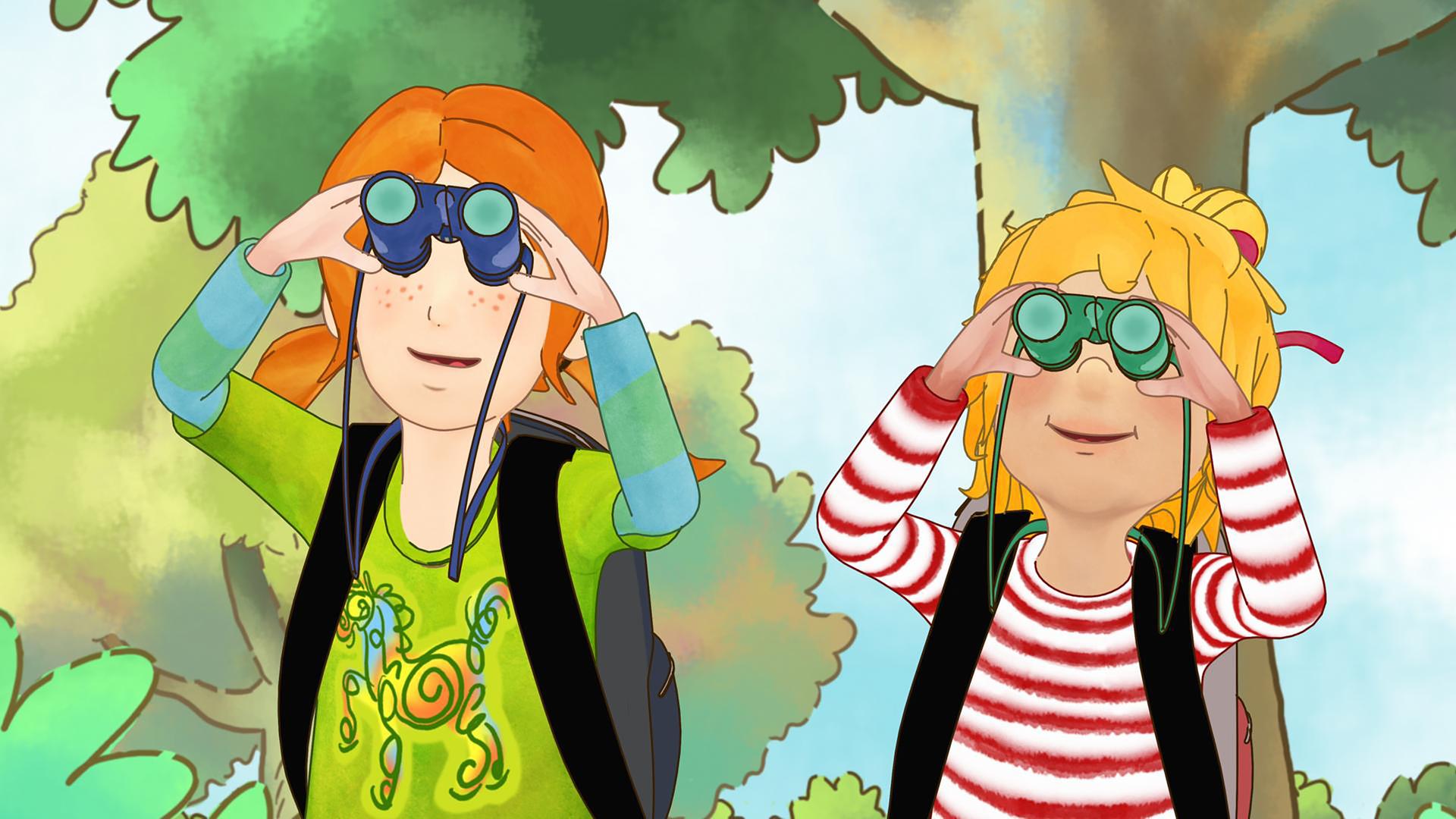Conni und Anna schauen durch ihre Ferngläser und erkunden den Wald.
