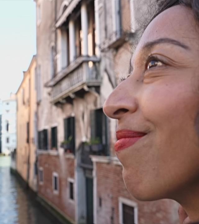 Autorin Melanie Raabe in Venedig