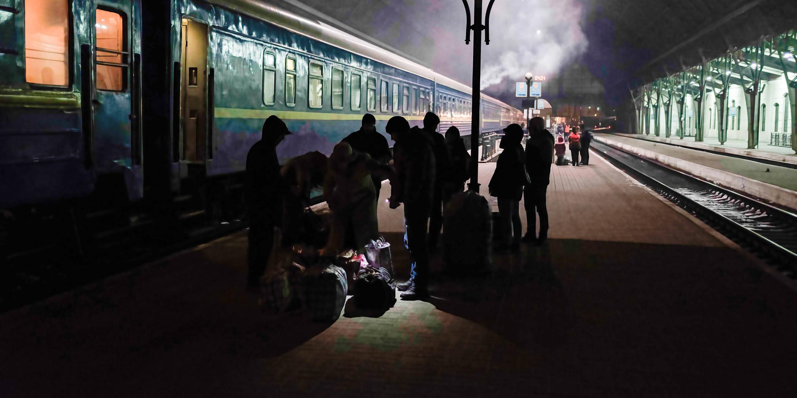Flüchtlinge am Bahnhof in der Ukraine