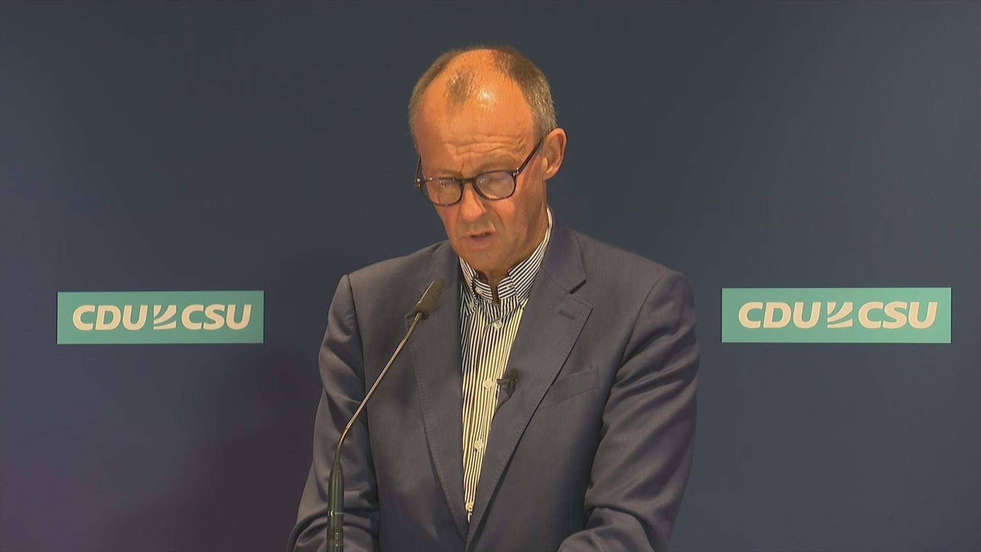 Auf dem Bild ist Merz bei seiner Rede auf der Klausur der CDU/CSU Fraktion zu sehen.