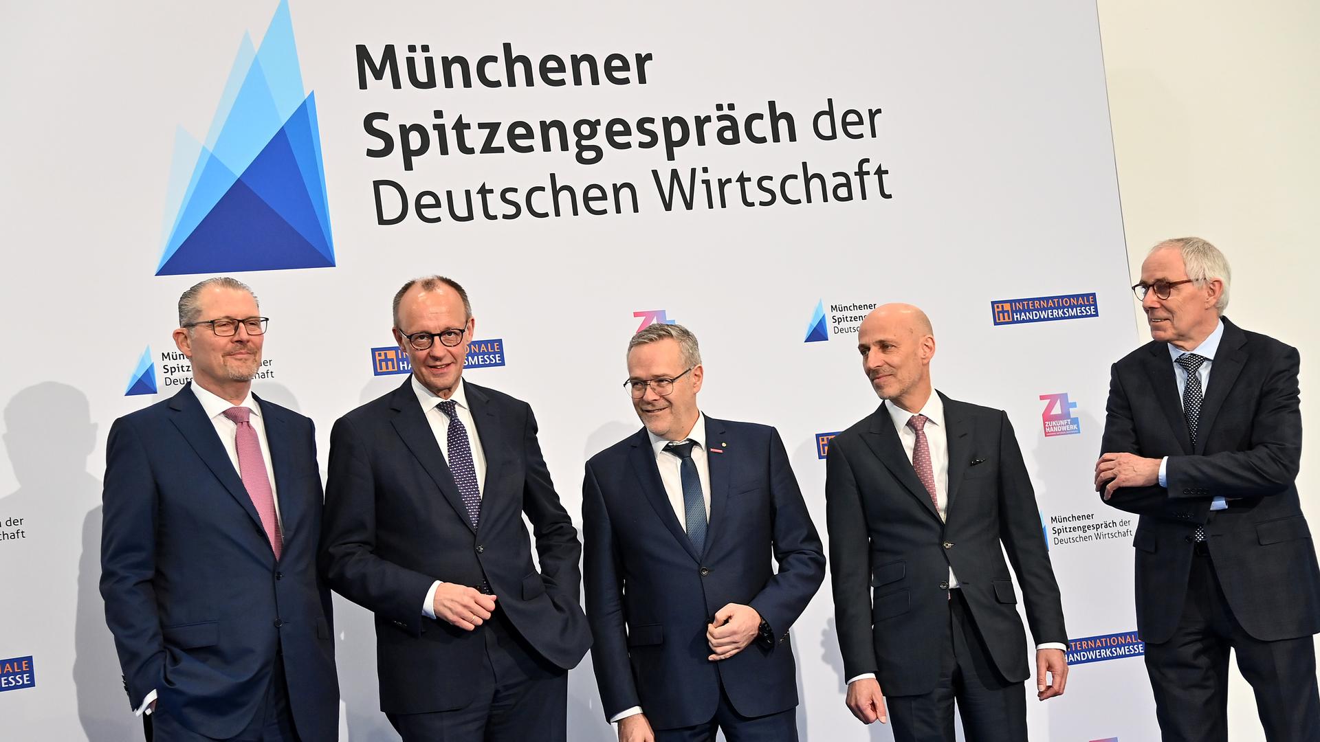 v.li:Dr.Rainer DULGER (Arbeitgeber Praesident),Bundeskanzler Friedrich MERZ,