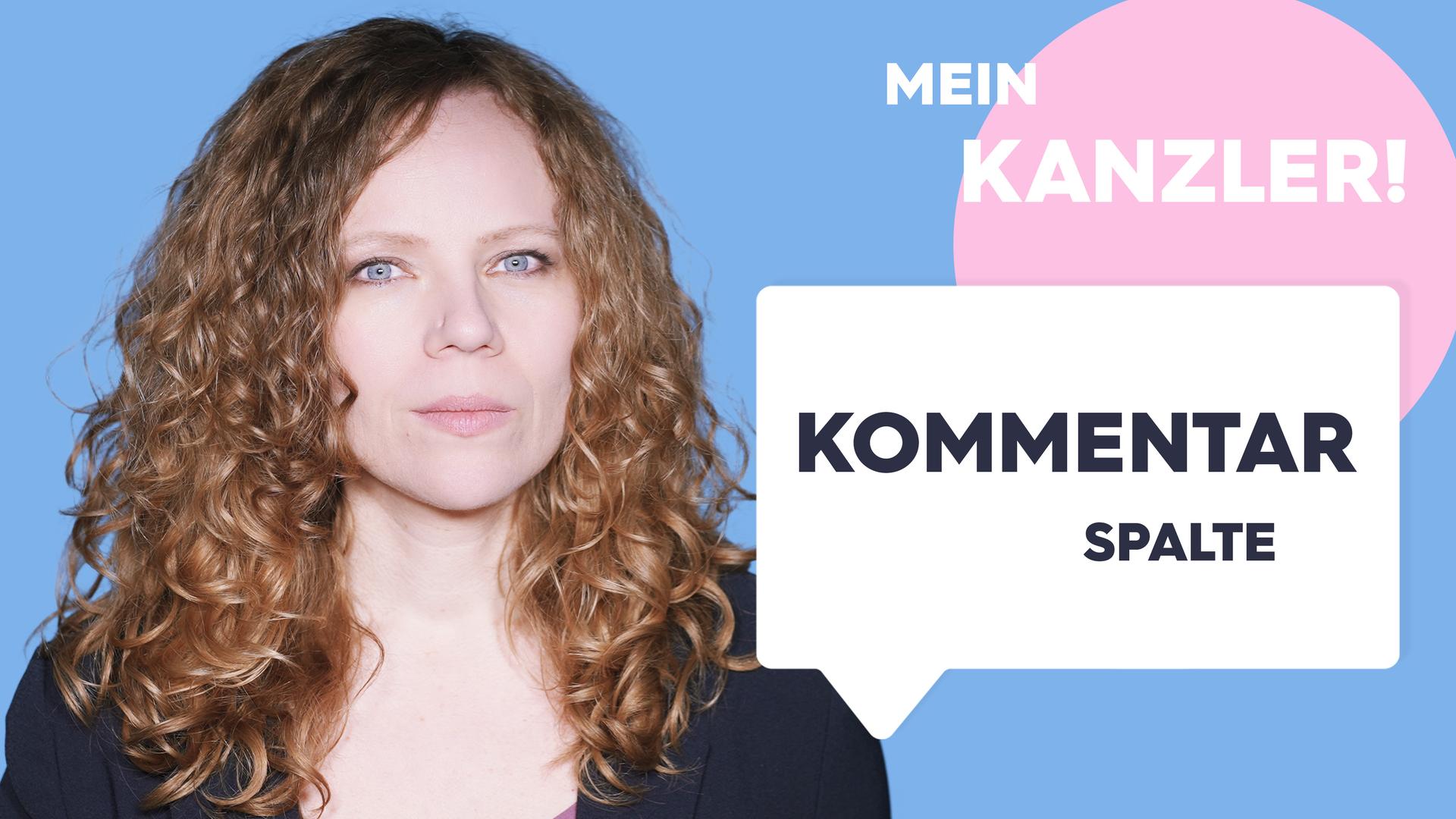 Sarah Bosetti befindet sich vor einem blauen Hintergrund. Rechts neben ihr steht "Mein Kanzler!". In einer Sprechblase darunter steht "Kommentarspalte".