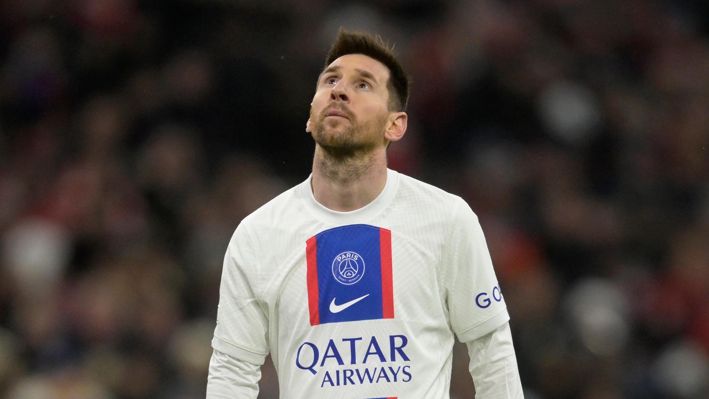 Champions League, Bayern München - PSG am 8. März 2023: Lionel Messi schaut in den Himmel