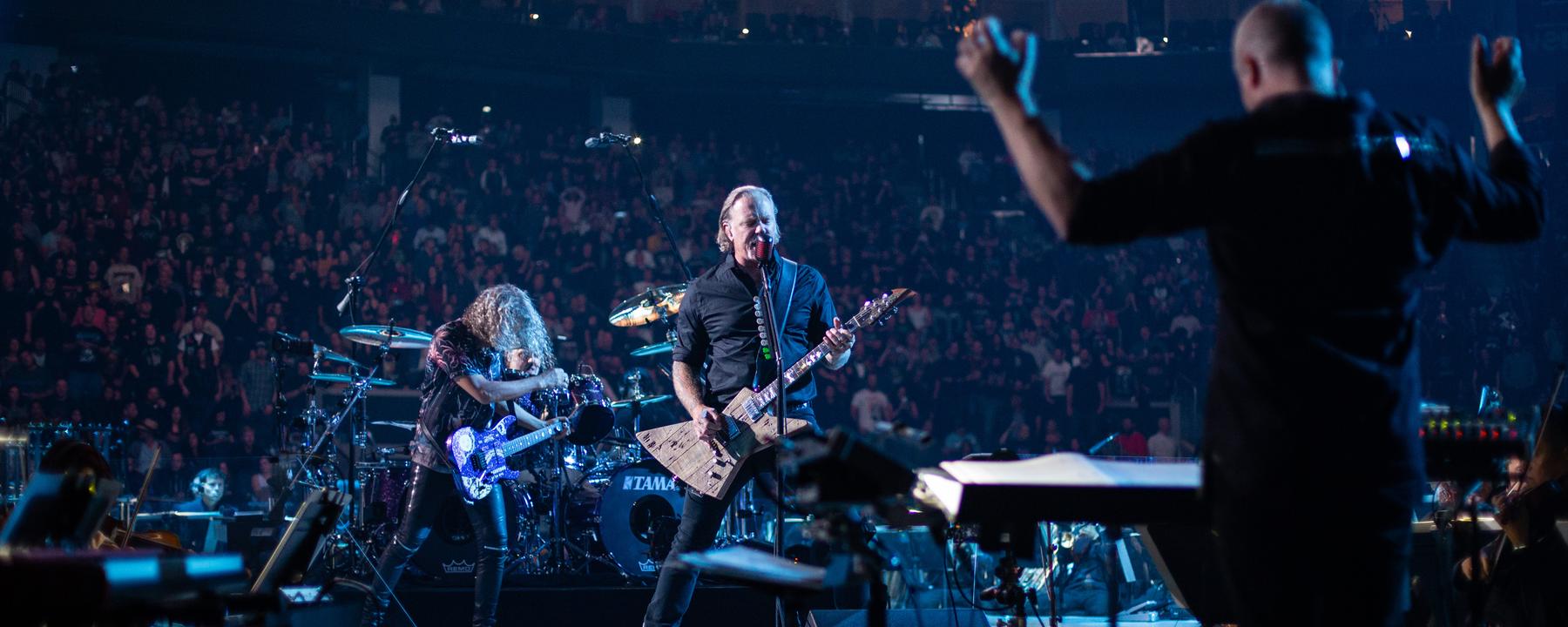Die Metalband Metallica performt mti dem SF Philharmonic Orchestra