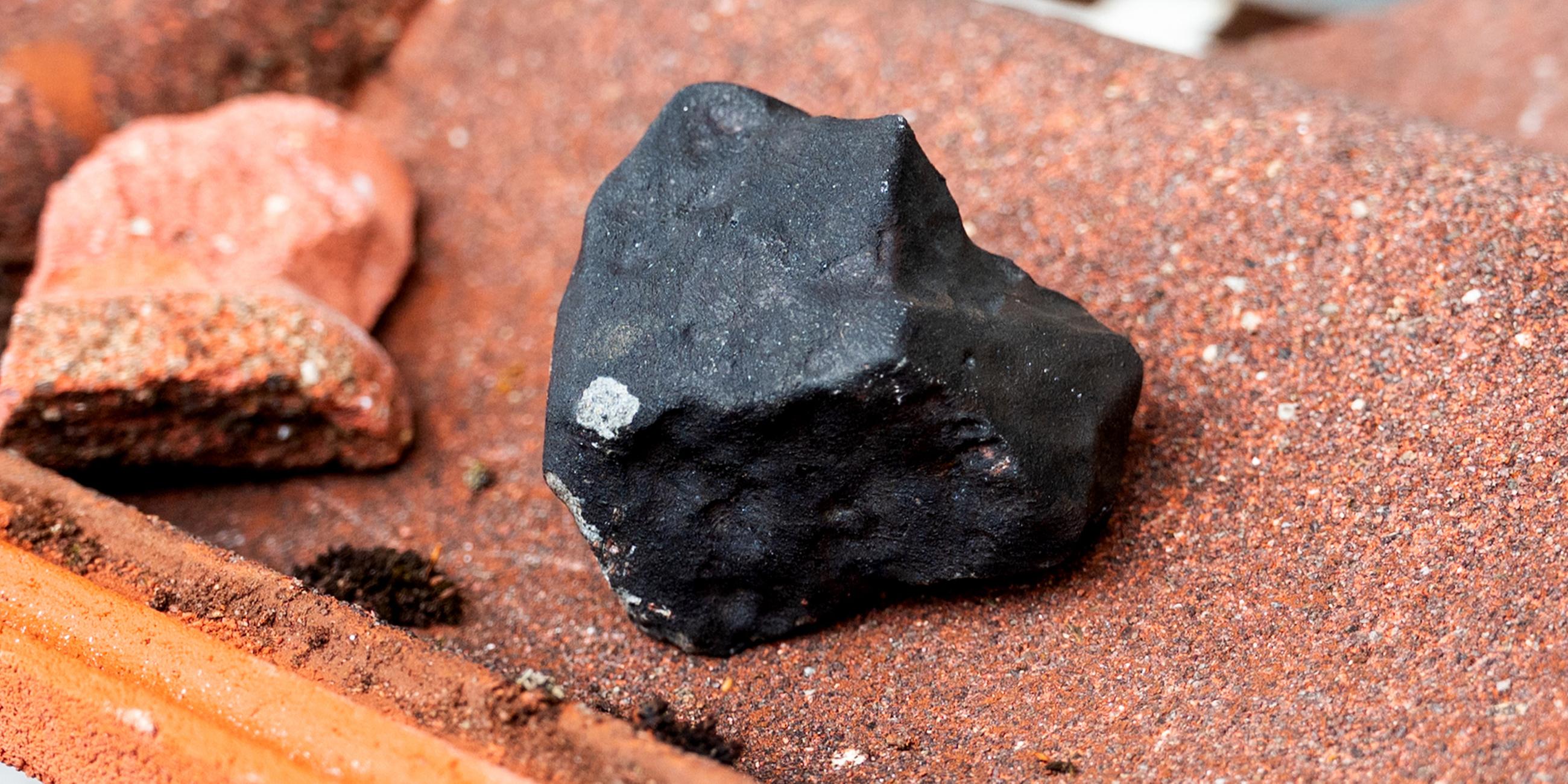 Ein kleiner niedergegangener Meteorit