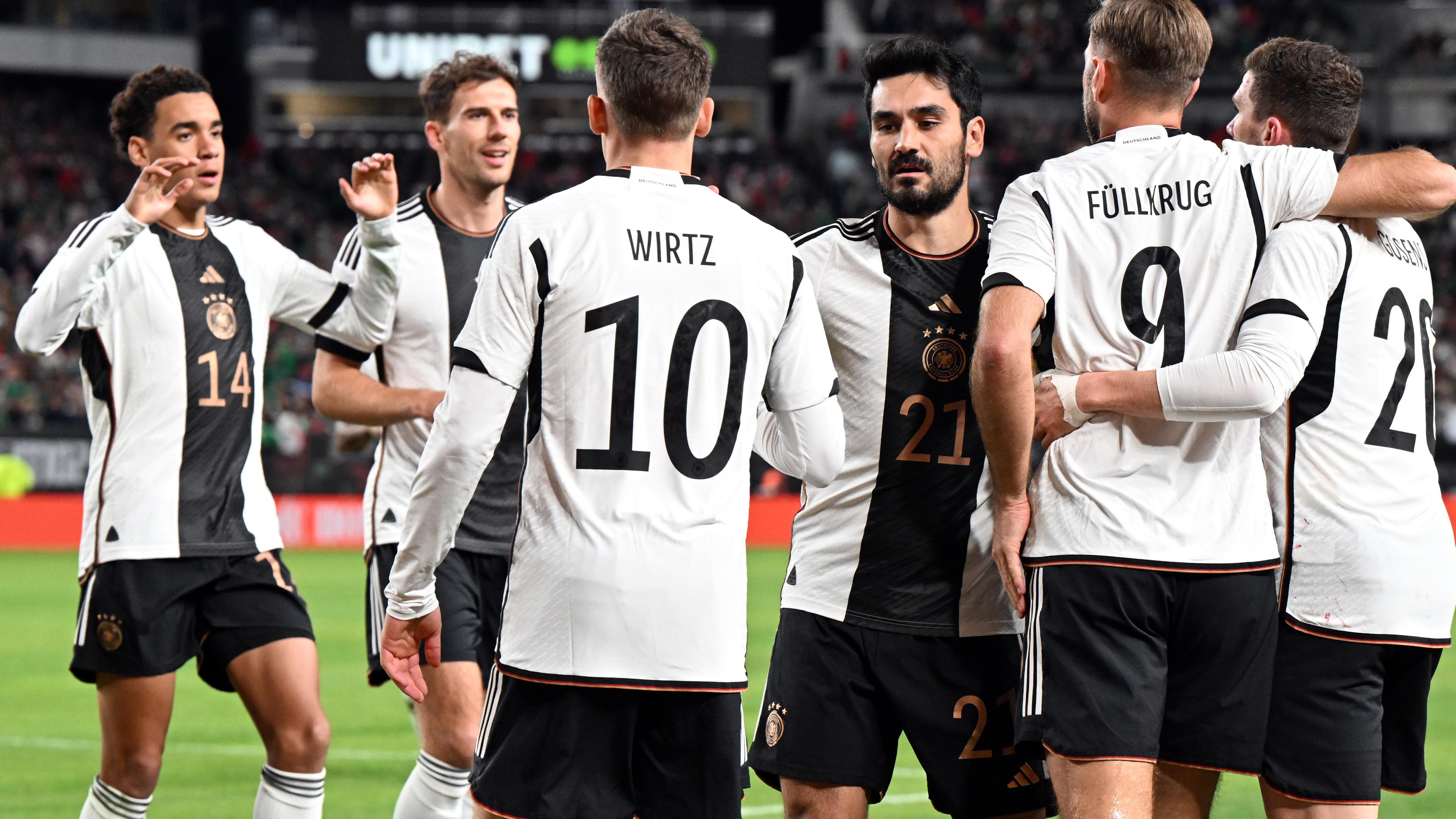 Die deutschen Nationalspieler feiern das Tor zum 2:2 gegen Mexiko