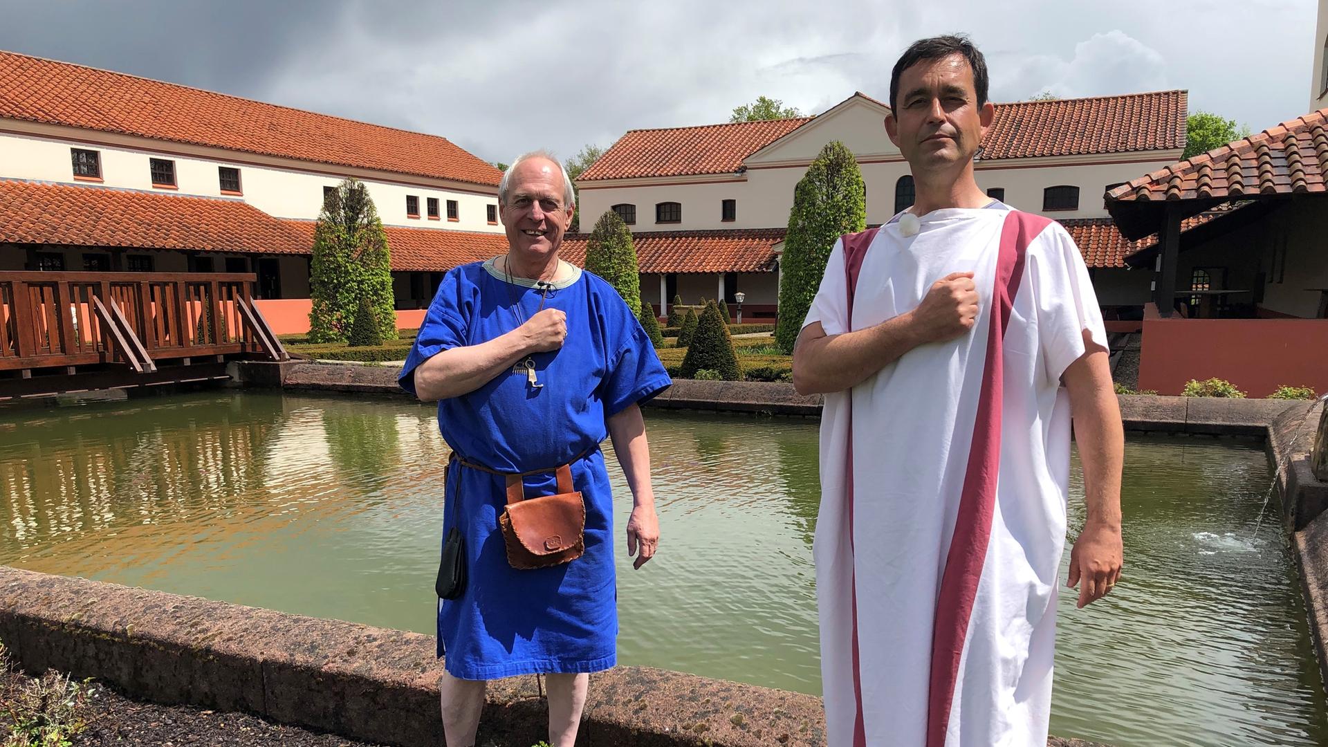 Zwei Männer in römischer Kleidung.