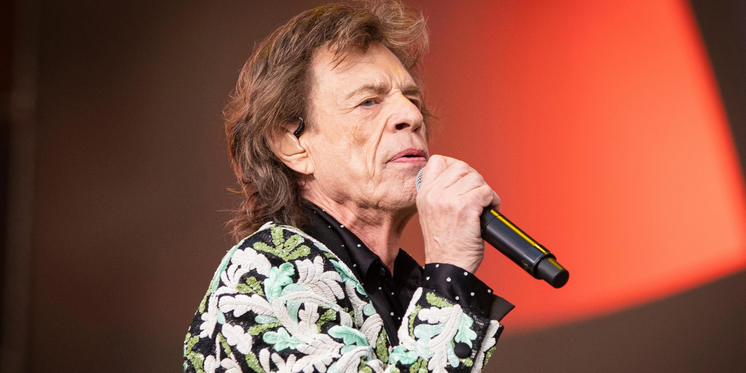 Archiv: Mick Jagger steht bei einem Auftritt während des British Summer Time Festivals in London auf der Bühne. (25.06.2022)