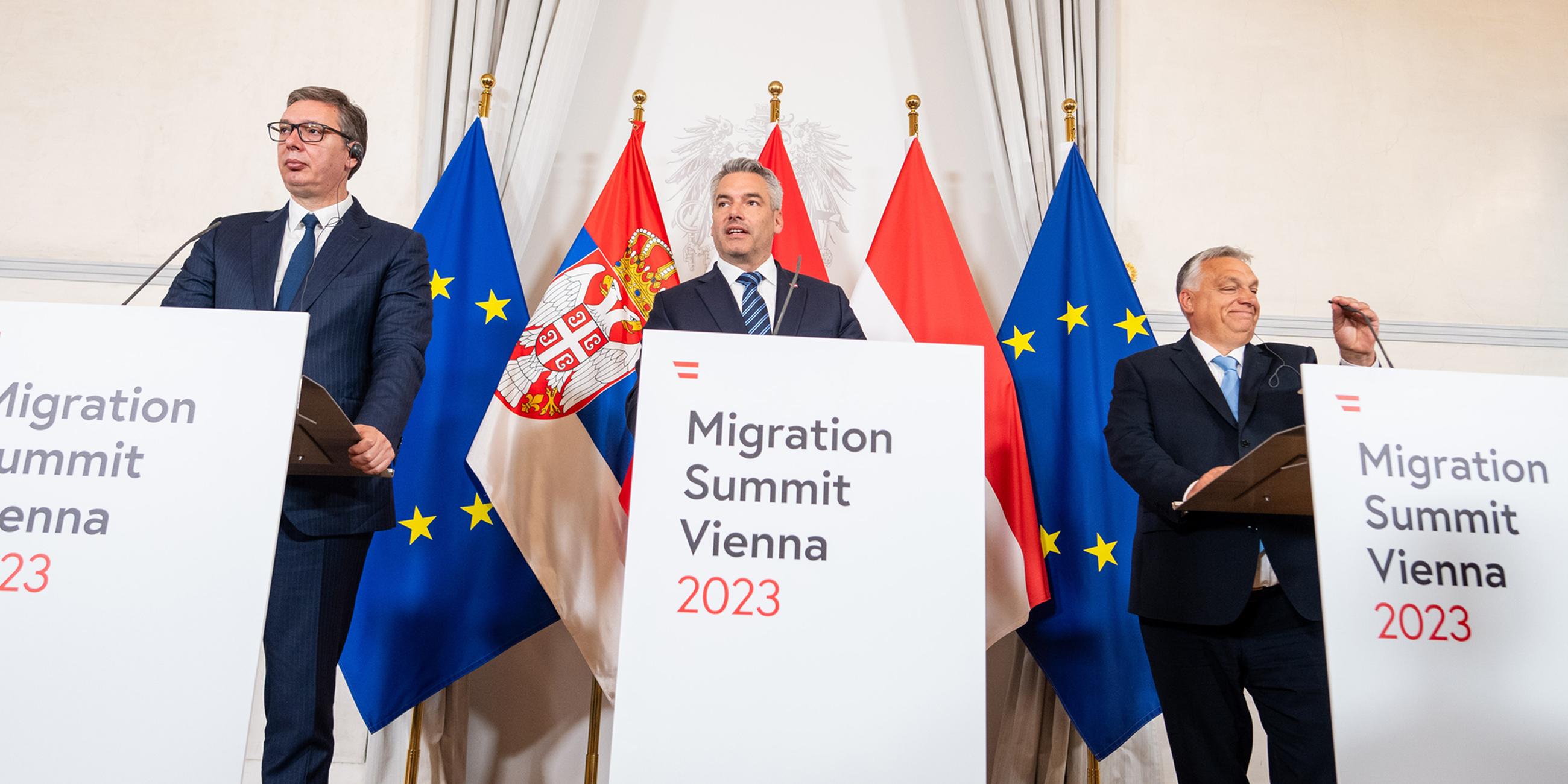 Der serbische Präsident Aleksandar Vucic, Bundeskanzler Karl Nehammer (ÖVP) und der ungarische Ministerpräsident Viktor Orban am 07.07.2023 in Wien.