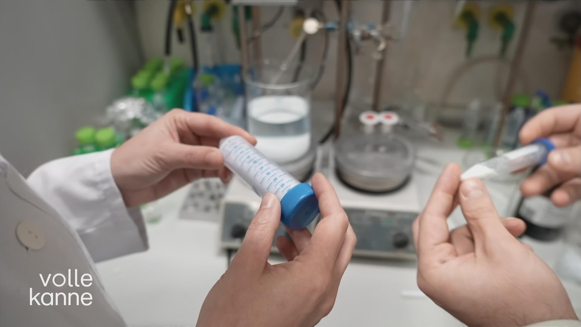 Mikroplastik in einem Röhrchen