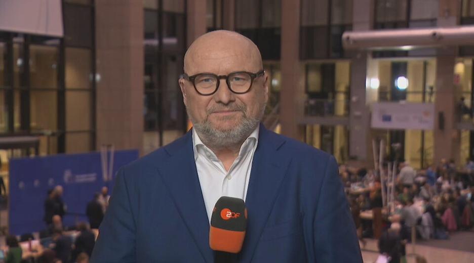 ZDF-Korrespondent Ulf Röller beim EU-Gipfel in Brüssel