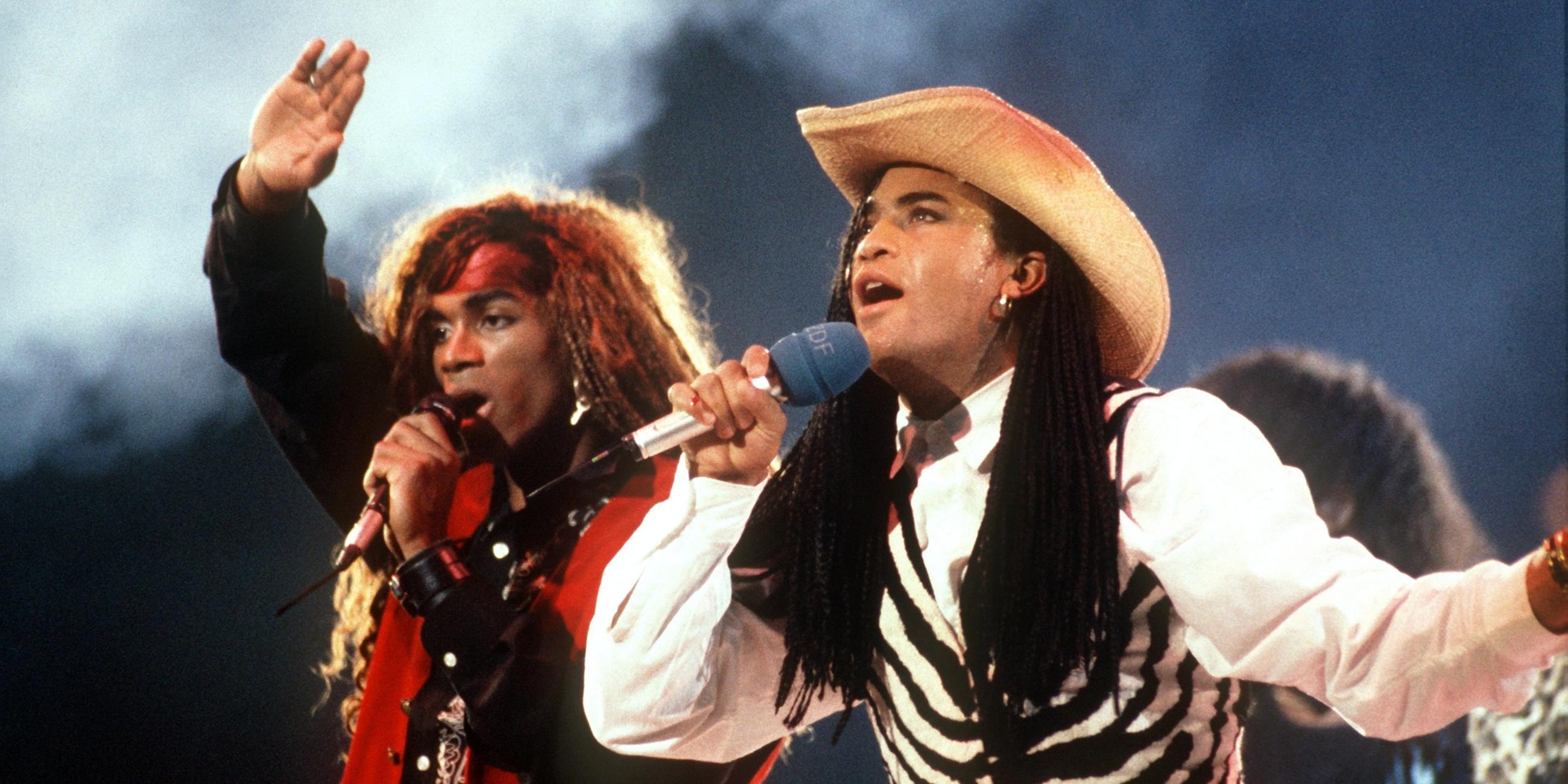 Das Pop-Duo «Milli Vanilli» mit Rob Pilatus (r) und Fabricio «Fab» Morvan bei einem Auftritt in der Musiksendung «Peter's Popshow» in Dortmund am 17.11.1989. 