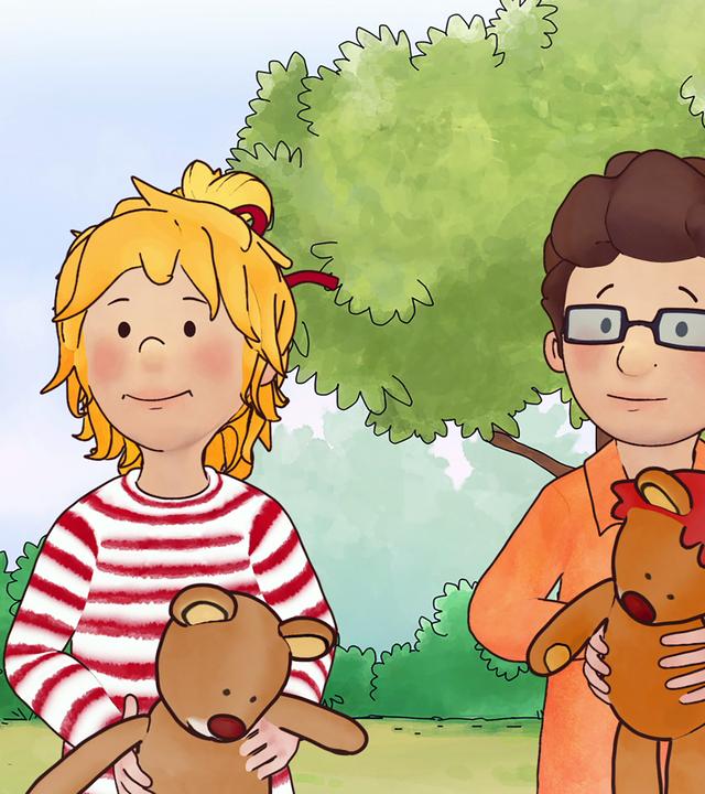 Conni (links) und Simon (rechts) halten ihre Teddys in der Hand.