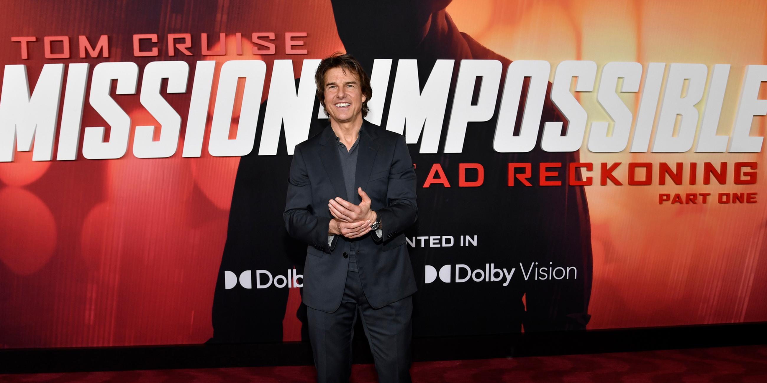 Tom Cruise lacht bei der Premiere von "Mission: Impossible - Dead Reckoning Part One" im Rose Theater im Lincoln Center am 10.07.2023