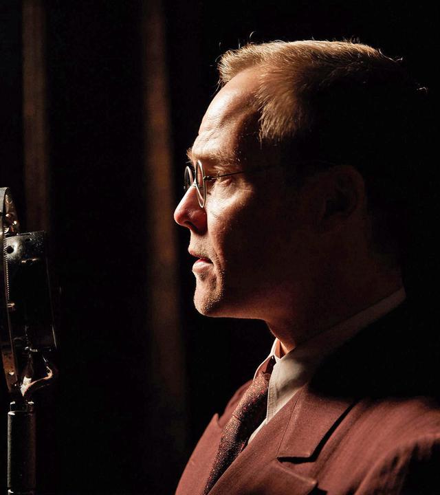 Dietrich Bonhoeffer wird von Matthias Koberlin gespielt.