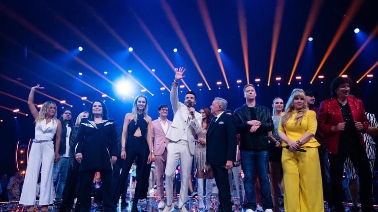 Giovanni Zarrella uns seine Gäste beim Finale auf der Bühne der Großen Sommerparty-Sendung