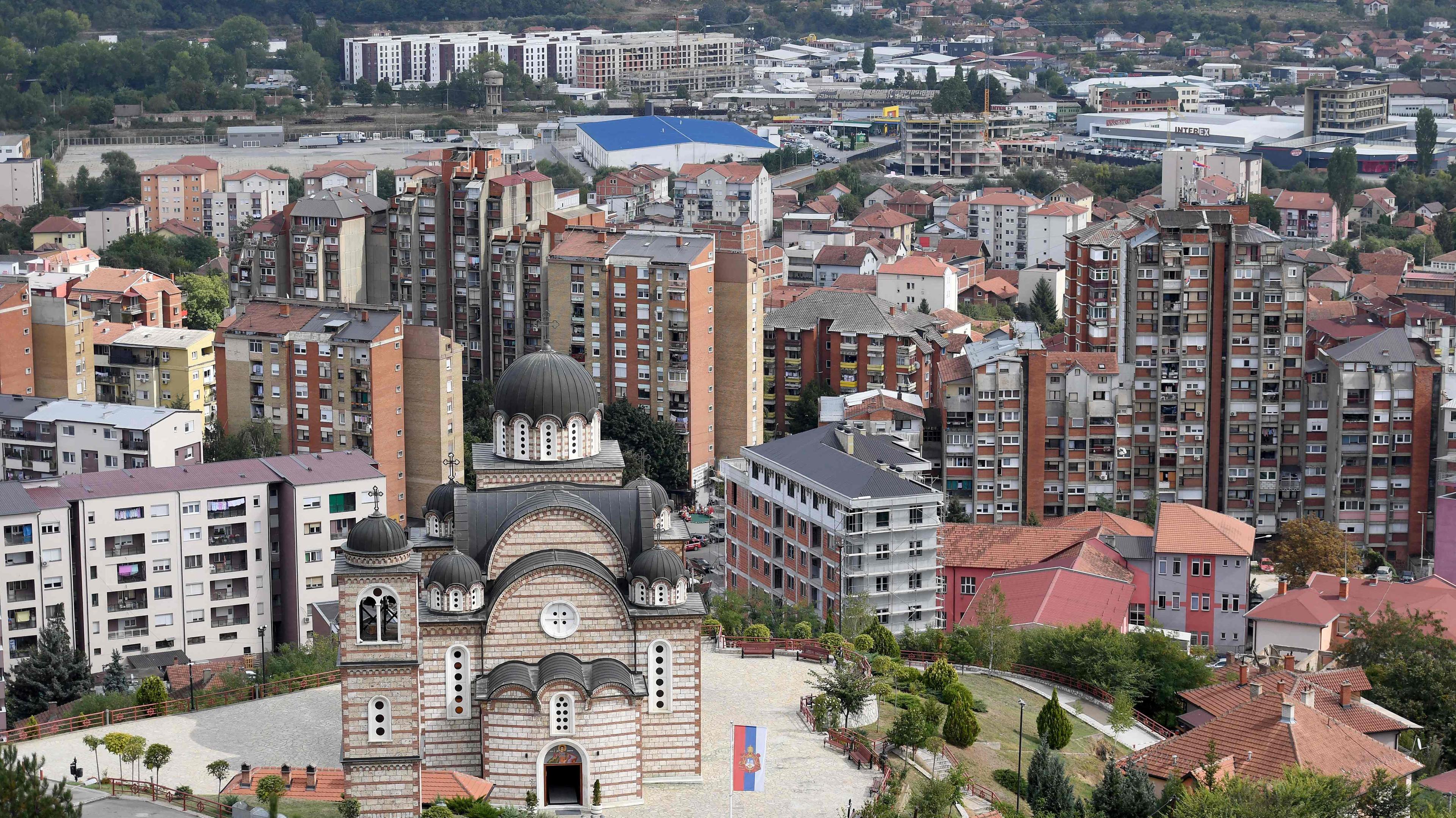 Eine Aufnahme der Stadt Mitrovica im Norden des Kosovos