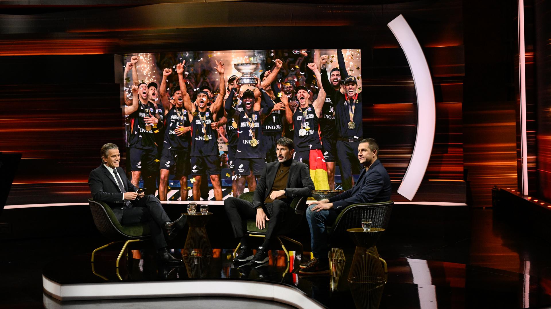 "Markus Lanz  - Das Jahr 2025" vom 17. Dezember: Markus Lanz, Alexander Mumbrú, Alan Ibrahimagic, Dennis Schröder (Schalte)