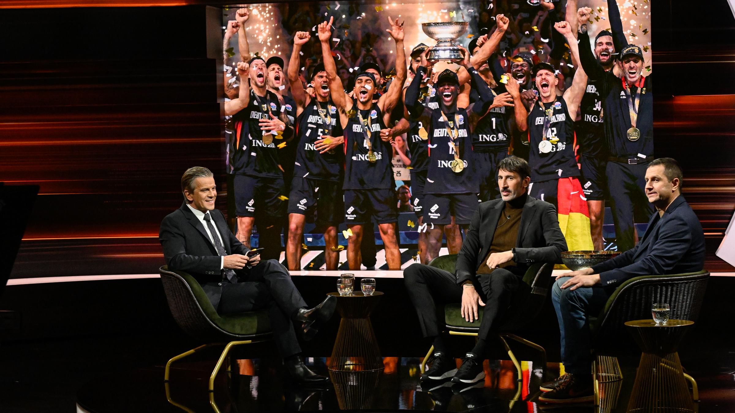 "Markus Lanz  - Das Jahr 2025" vom 17. Dezember: Markus Lanz, Álex Mumbrú, Alan Ibrahimagic, Dennis Schröder (Schalte)