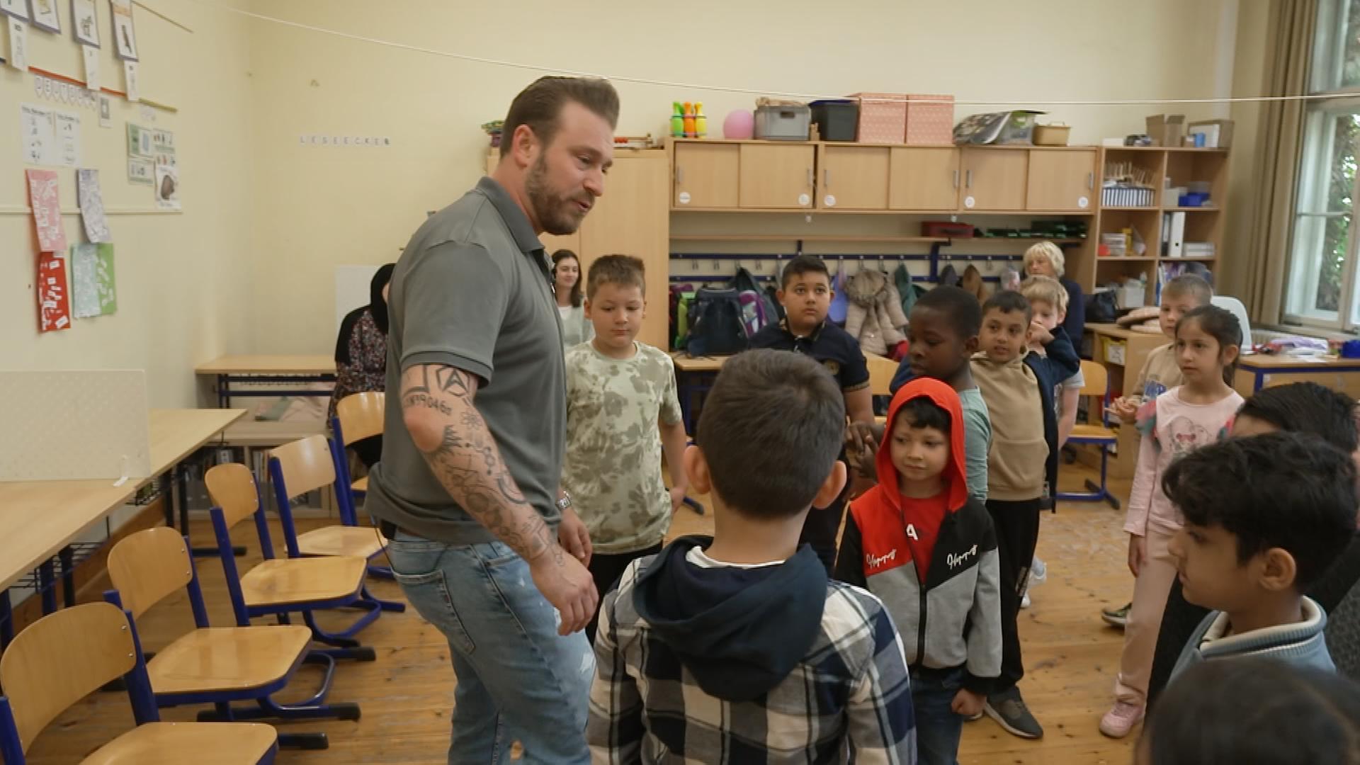 Erzieher und Schüler