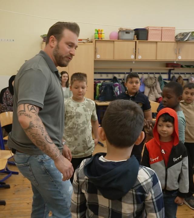 Erzieher und Schüler