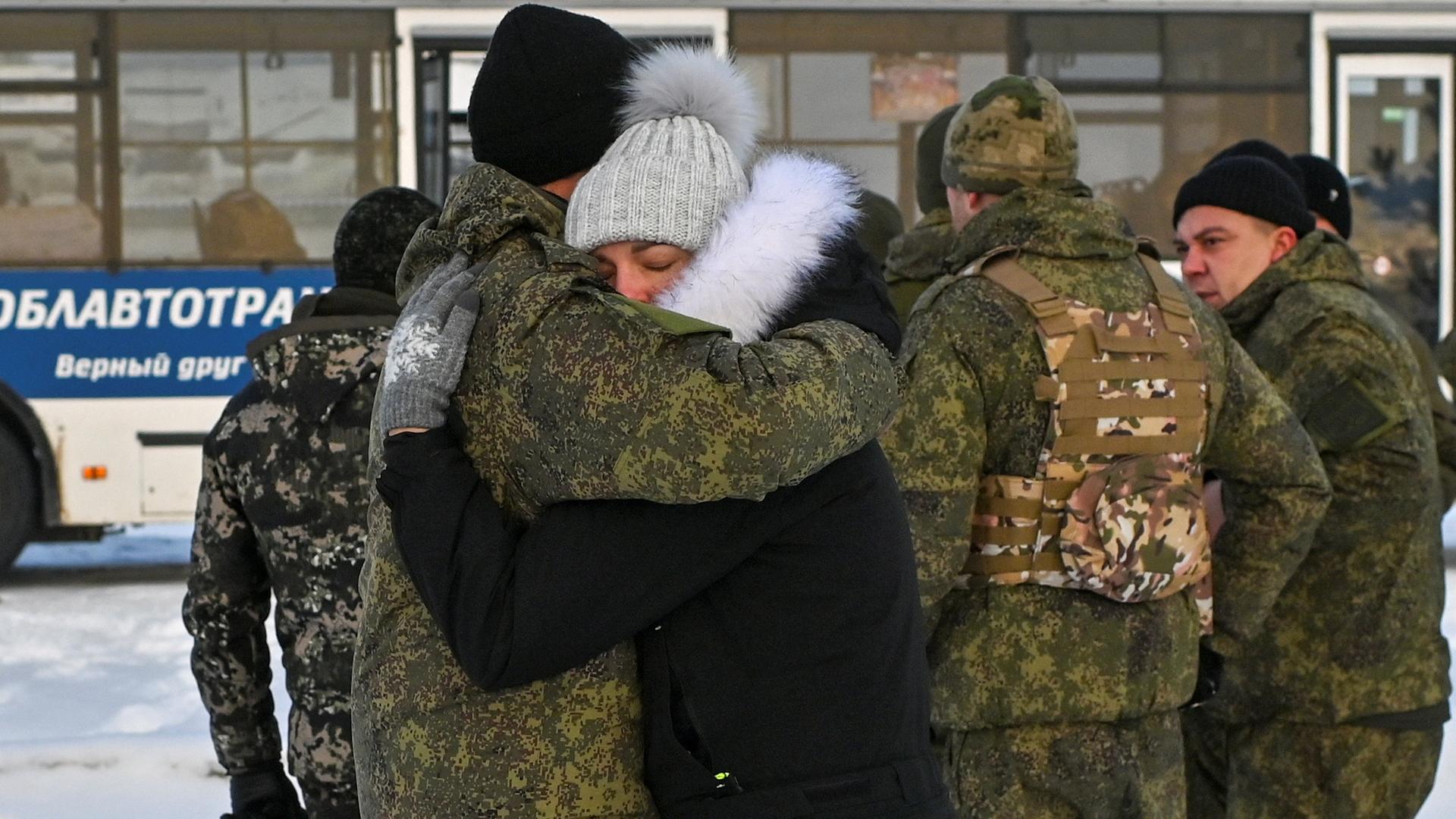 Russische Reservisten verlassen Omsk