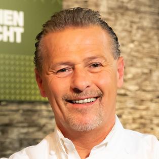 Die Moderatoren und Juroren der Küchenschlacht