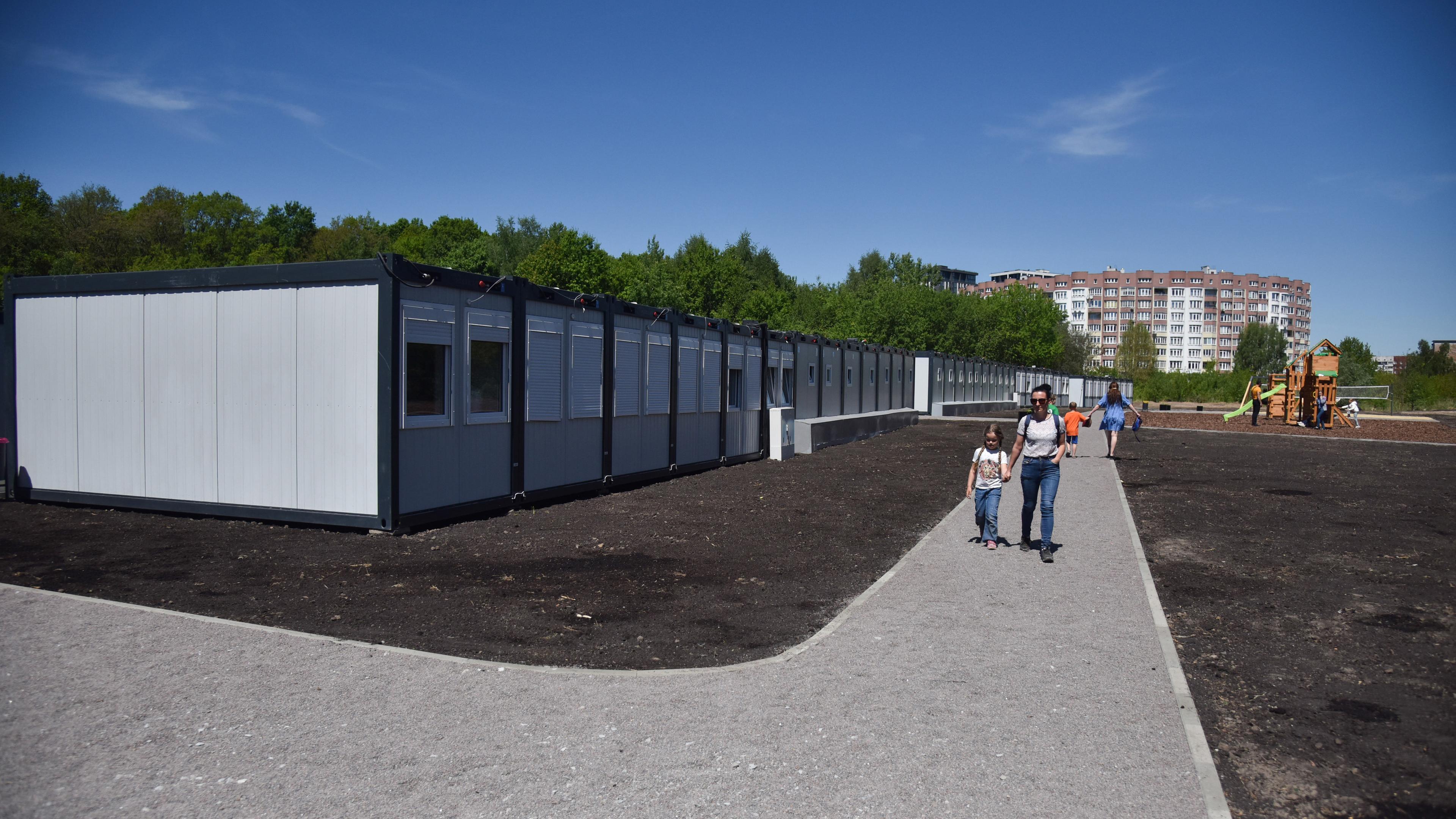 Ukraine, Lwiw: Eine modulare Stadt für Flüchtlinge vor der russischen Aggression in der Ukraine. Archivbild
