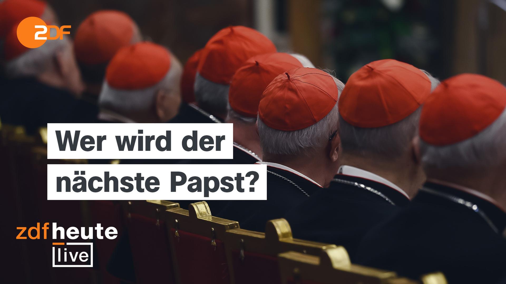 Mehrere Hinterköpfe mit roten Kappen und der Aufschrift: Wer wird der nächste Papst?