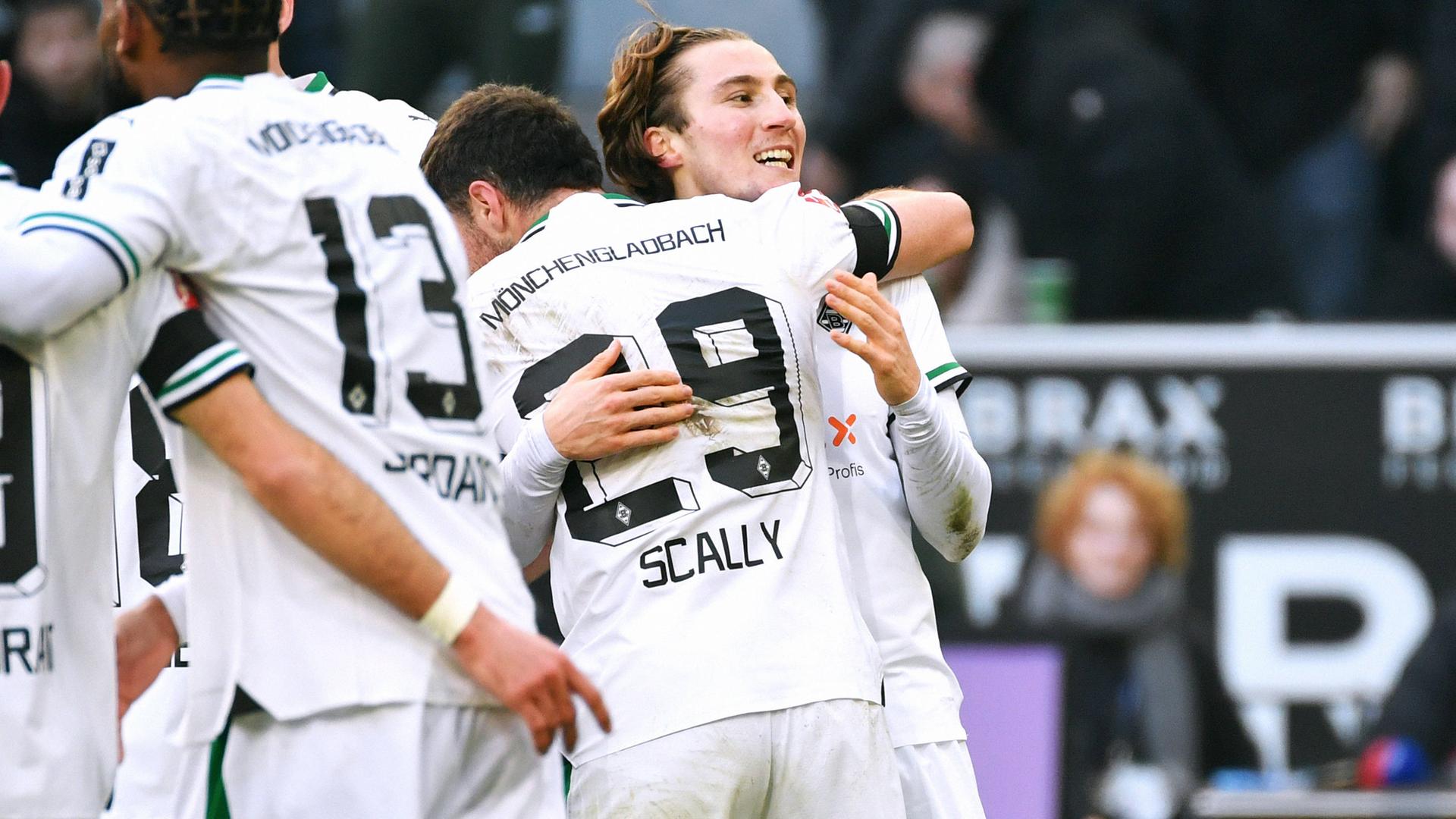 Rocco Reitz (Borussia Mönchengladbach) nach seinem Tor zum 3:0. 