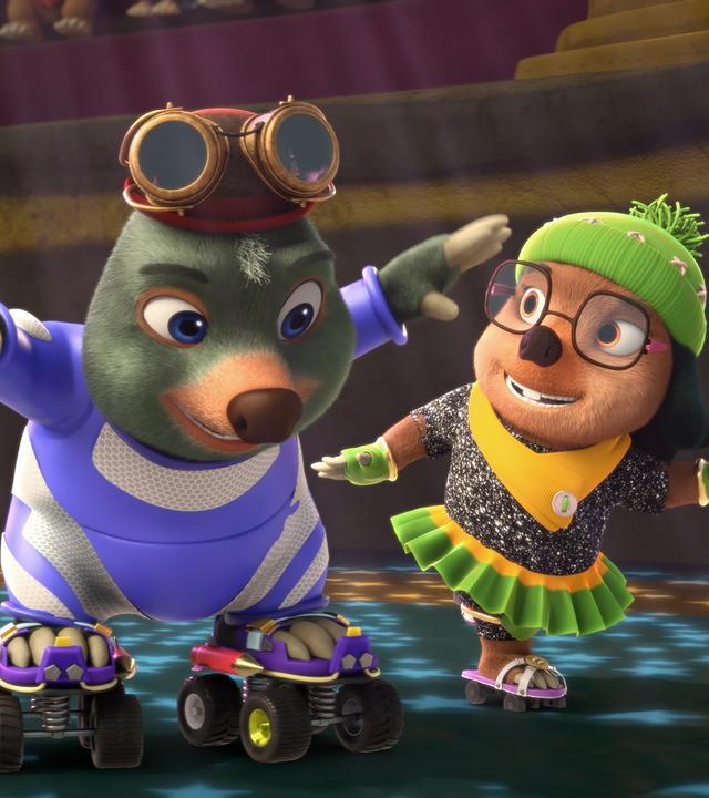 In einem Stadion mit Publikum auf den Rängen fährt Moley in einen gepolsterten Anzug gekleidet auf Rollschuhen. Er wirkt unsicher. Dotty fährt ebenfalls auf Rollschuhen neben ihm und spricht ihm Mut zu.