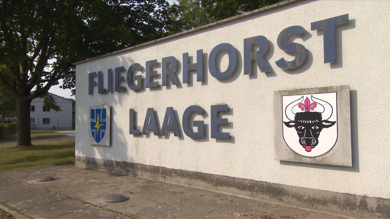 moma vor Ort Flughafen RostockLaage ZDFheute