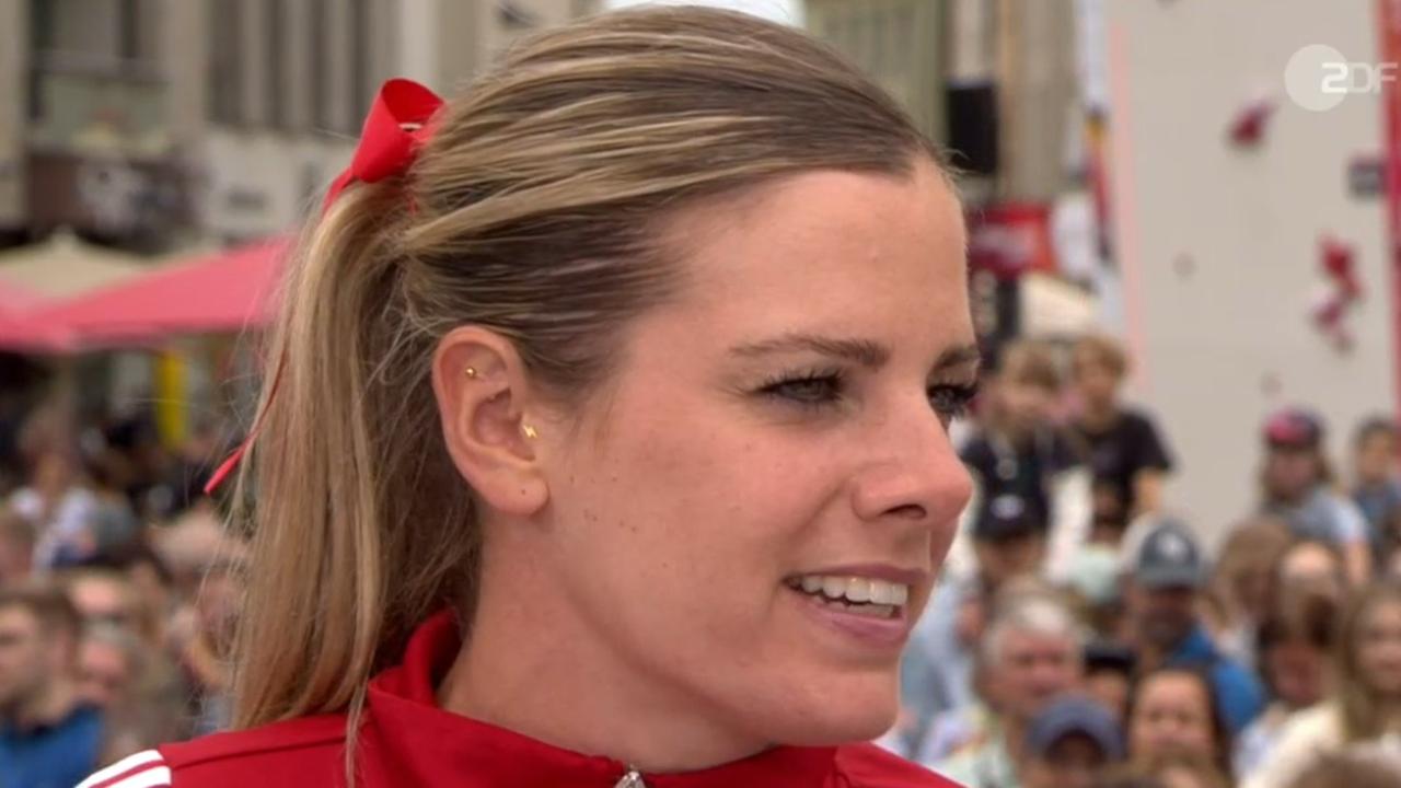 Flag-Football-Nationalspielerin Mona Steven im ZDF-Interview bei den Finals in Dresden am 3.8.2025