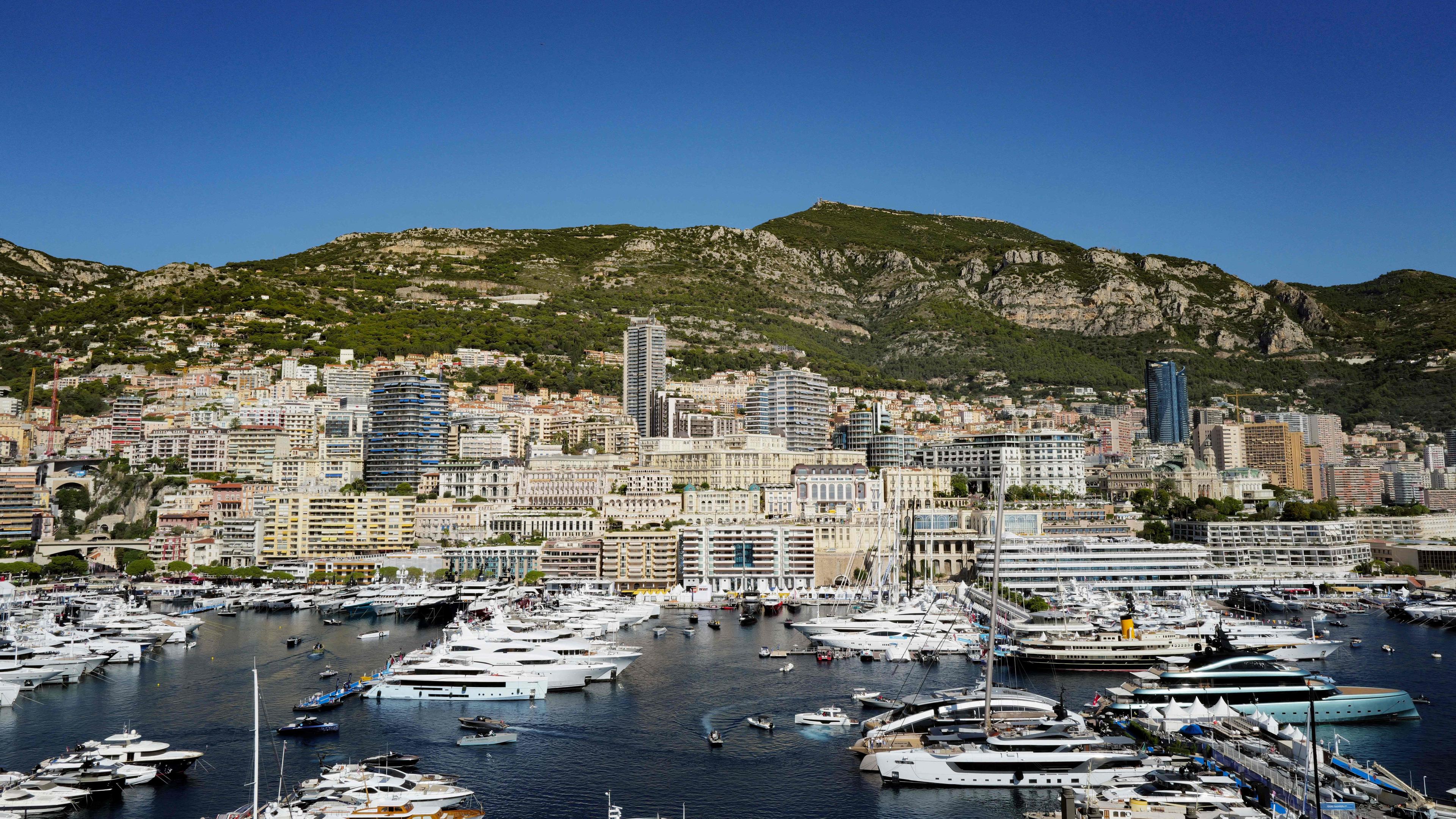 Luxus-Yachten in Monaco