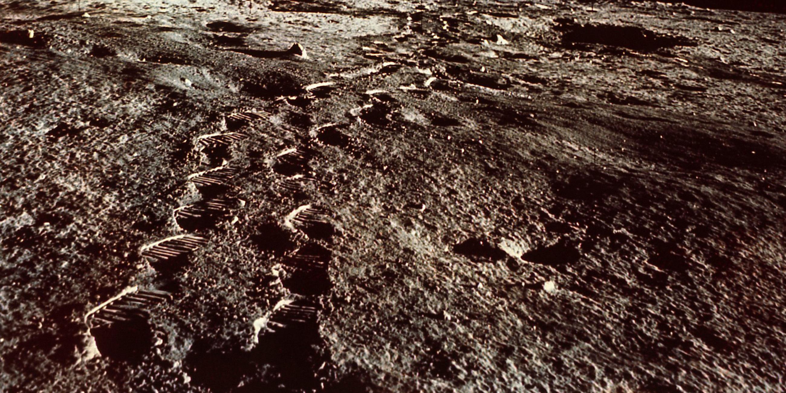 Spuren im Mondstaub