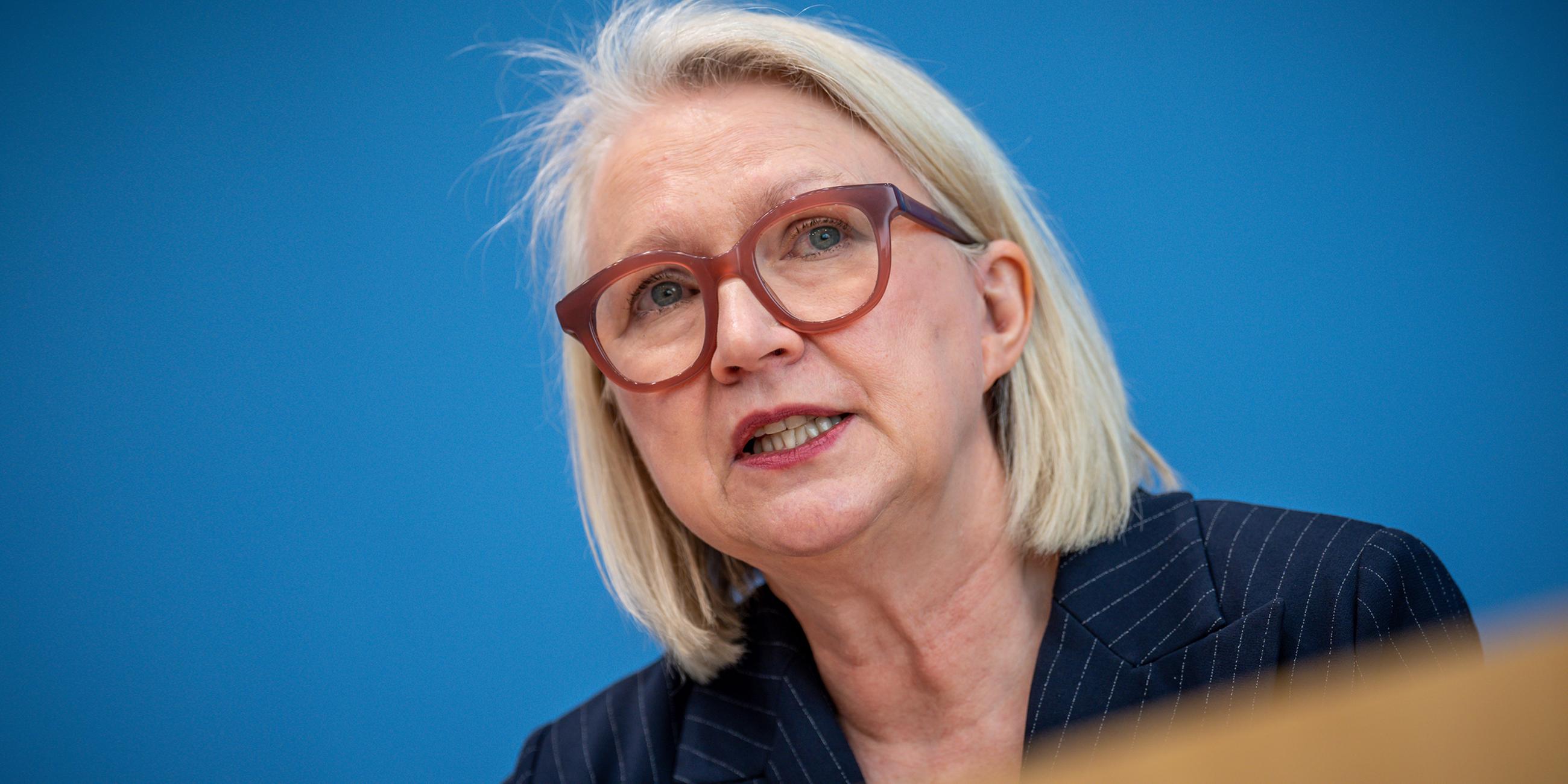 Monika Schnitzer am 09.11.2022 in Berlin