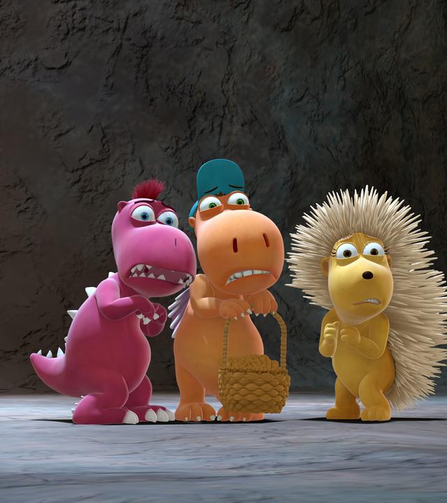 Oskar, Kokosnuss und Matilda stehen nebeneinander in einer dunklen Höhle und sehen sehr ängstliche aus.