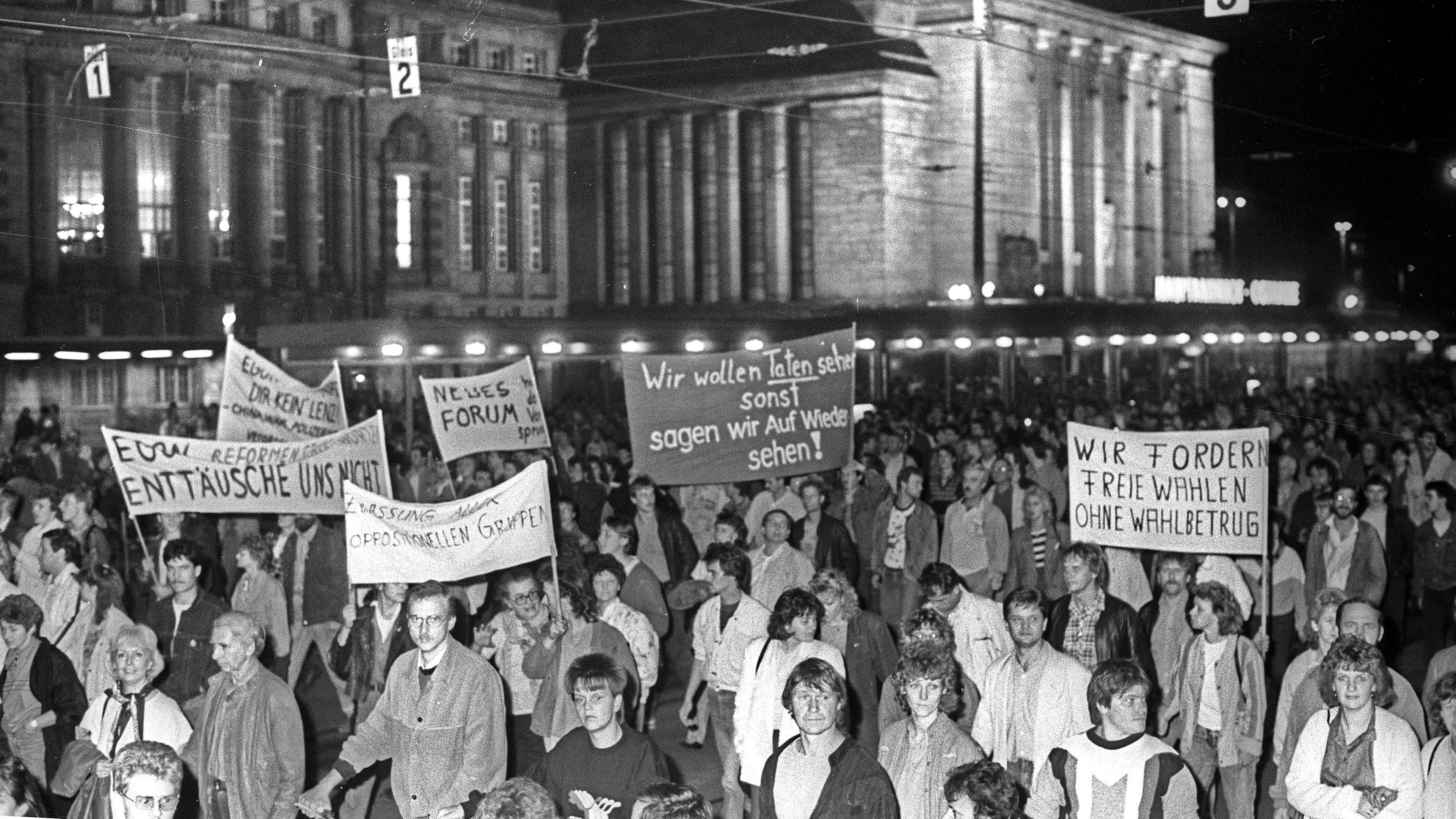 Montagsdemo auf dem damaligen Leipziger Karl Marx Platz (heute Augustusplatz) und auf dem Ring am 16.10.1989.